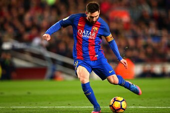BARCELONA, SPAIN - MARCH 04:  Lionel Messi of Barcelona scores the opening goal during the La Liga match between FC Barcelona and RC Celta de Vigo at the Camp Nou on March 4, 2017 in Barcelona, Spain.  (Photo by Dan Istitene/Getty Images)
