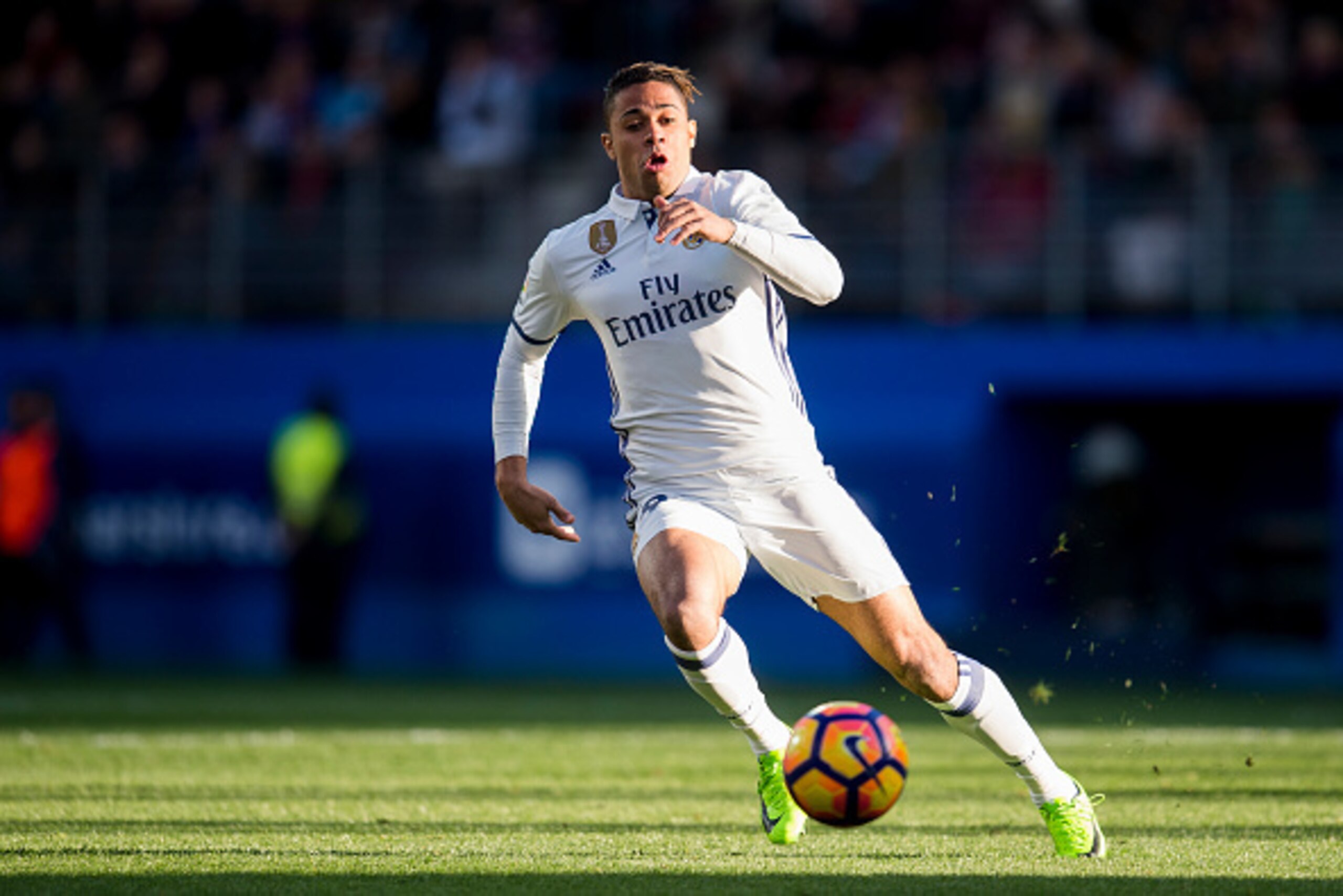 EIBAR, SPAIN - MARCH 04:  Mariano Diaz of Real Madrid controls the ball during the La Liga match between SD Eibar and Real Madrid at Ipurua Municipal Stadium on March 4, 2017 in Eibar, Spain.  (Photo by Juan Manuel Serrano Arce/Getty Images)