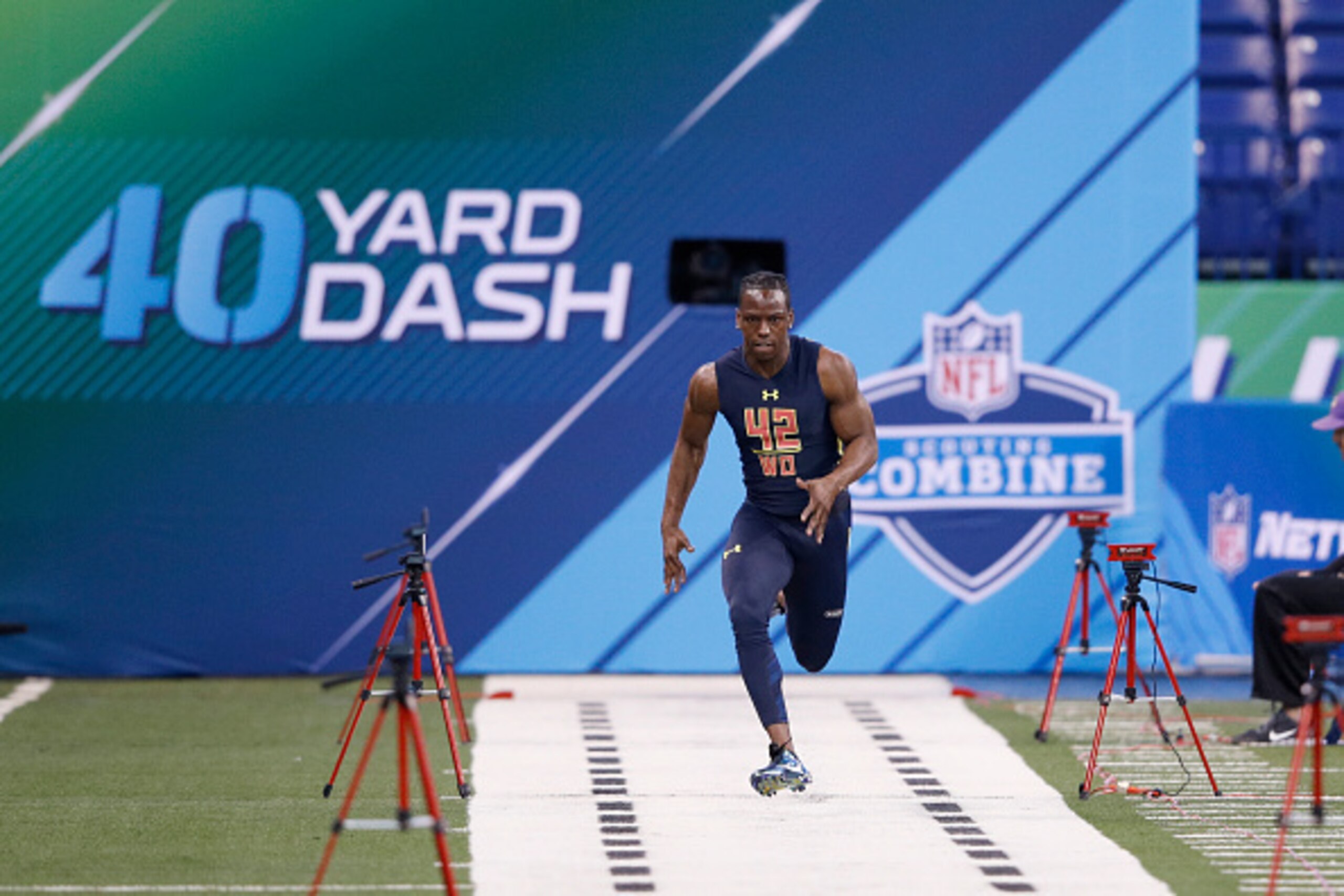 INDIANAPOLIS, IN - MARCH 04: Wide receiver John Ross of Washington runs the 40-yard dash in an unofficial record time of 4.22 seconds during day four of the NFL Combine at Lucas Oil Stadium on March 4, 2017 in Indianapolis, Indiana. (Photo by Joe Robbins/ INDIANAPOLIS, IN - MARCH 04: Wide receiver John Ross of Washington runs the 40-yard dash in an unofficial record time of 4.22 seconds during day four of the NFL Combine at Lucas Oil Stadium on March 4, 2017 in Indianapolis, Indiana. (Photo by Joe Robbins/