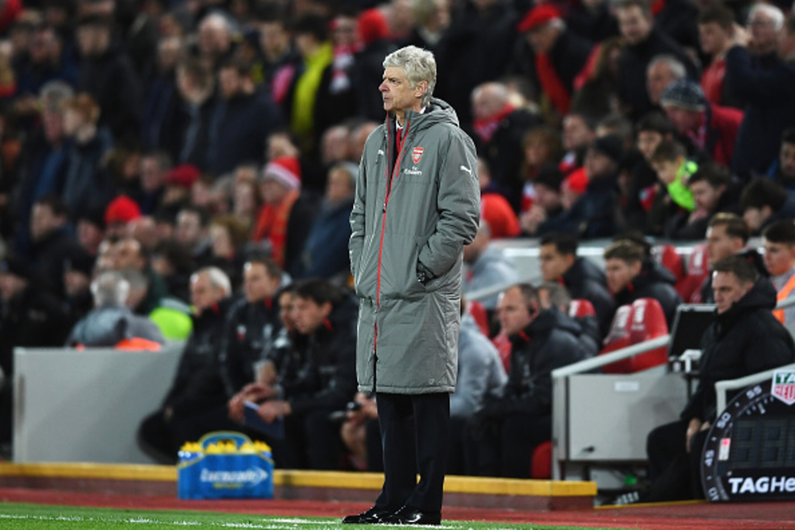 LIVERPOOL, ENGLAND - MARCH 04:  Arsene Wenger, Manager of Arsenal looks dejected during the Premier League match between Liverpool and Arsenal at Anfield on March 4, 2017 in Liverpool, England.  (Photo by Laurence Griffiths/Getty Images)