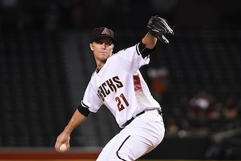 PHOENIX, AZ - AUGUST 24:  Zack Greinke #21 of the Arizona Diamondbacks delivers a pitch against the Atlanta Braves at Chase Field on August 24, 2016 in Phoenix, Arizona.  (Photo by Norm Hall/Getty Images)