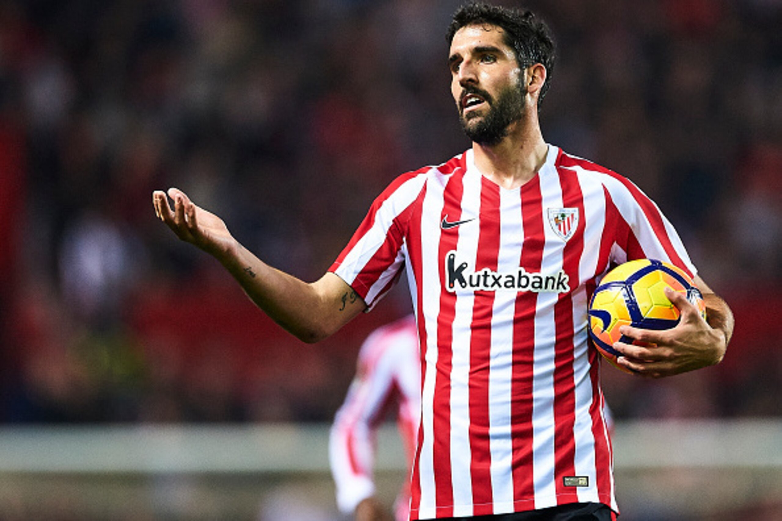 SEVILLE, SPAIN - MARCH 02:  Raul Garcia of Athletic Club looks on during the La Liga match between Sevilla FC and Athletic Club de Bilbao at Estadio Ramon Sanchez Pizjuan on March 02, 2017 in Seville, Spain.  (Photo by Aitor Alcalde Colomer/Getty Images)
