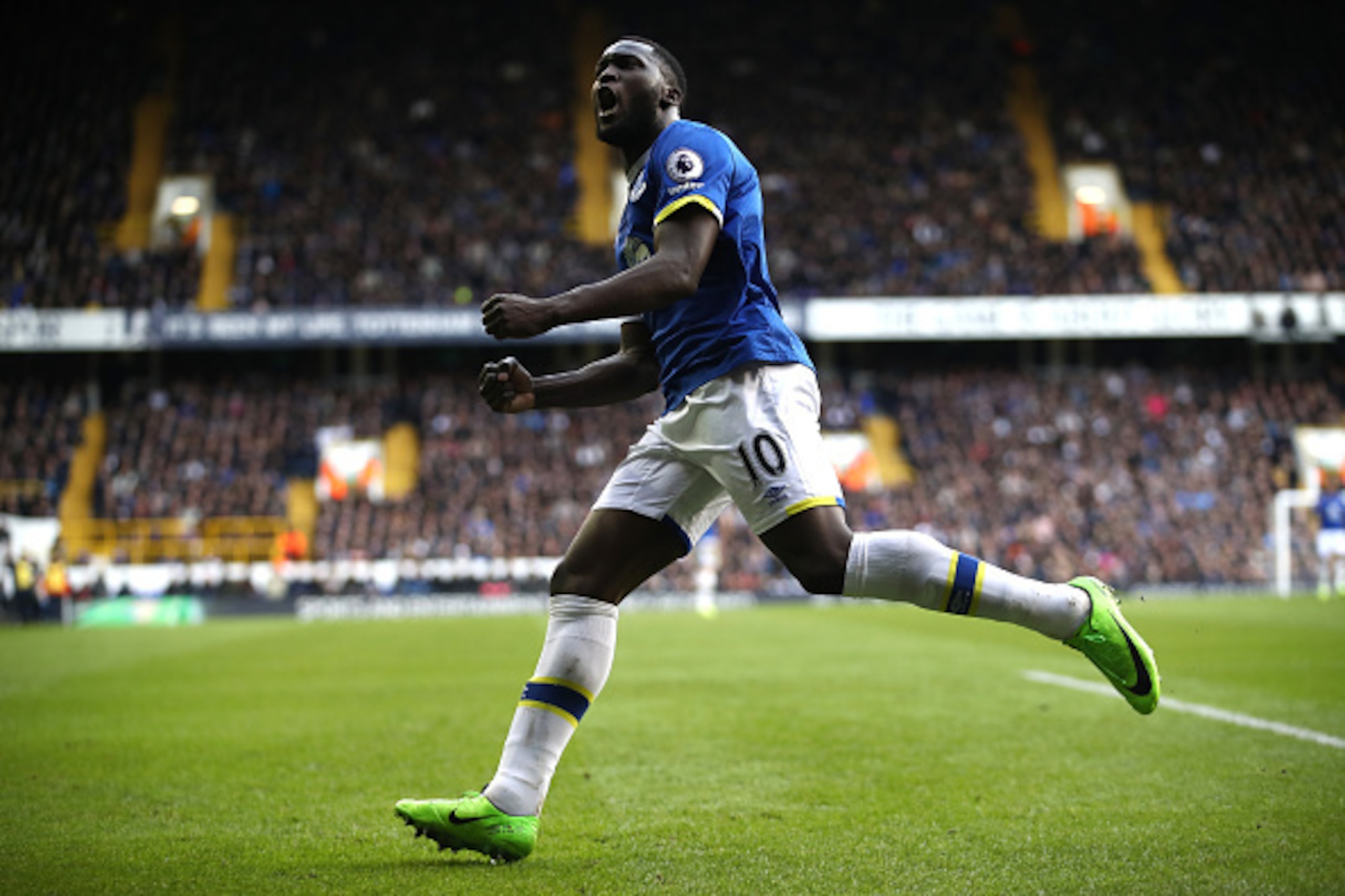 LONDON, ENGLAND - MARCH 05:  Romelu Lukaku of Everton celebrates after he scores his sides first goal during the Premier League match between Tottenham Hotspur and Everton at White Hart Lane on March 5, 2017 in London, England.  (Photo by Julian Finney/Ge