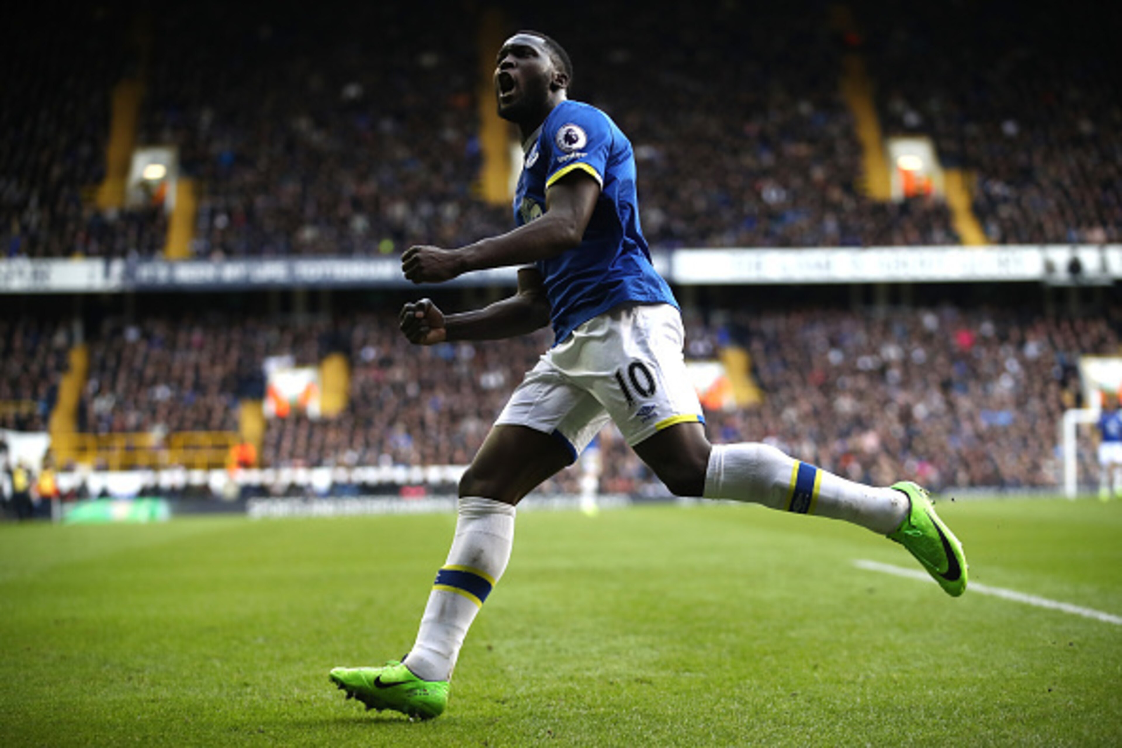 LONDON, ENGLAND - MARCH 05:  Romelu Lukaku of Everton celebrates after he scores his sides first goal during the Premier League match between Tottenham Hotspur and Everton at White Hart Lane on March 5, 2017 in London, England.  (Photo by Julian Finney/Ge