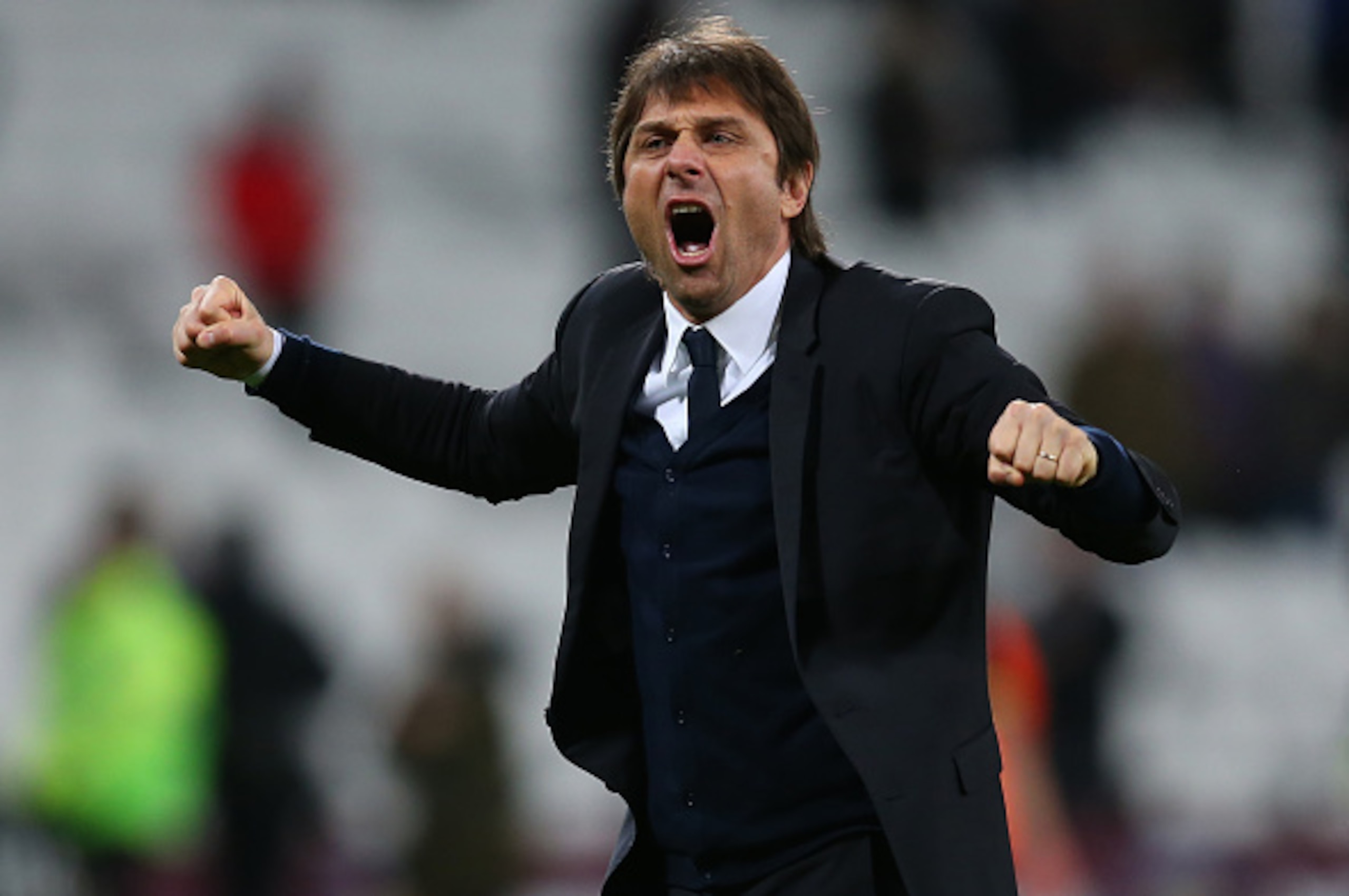 STRATFORD, ENGLAND - MARCH 06: Antonio Conte manager of Chelsea celebrates the win after the Premier League match between West Ham United and Chelsea at London Stadium on March 6, 2017 in Stratford, England. (Photo by Catherine Ivill - AMA/Getty Images) STRATFORD, ENGLAND - MARCH 06: Antonio Conte manager of Chelsea celebrates the win after the Premier League match between West Ham United and Chelsea at London Stadium on March 6, 2017 in Stratford, England. (Photo by Catherine Ivill - AMA/Getty Images)