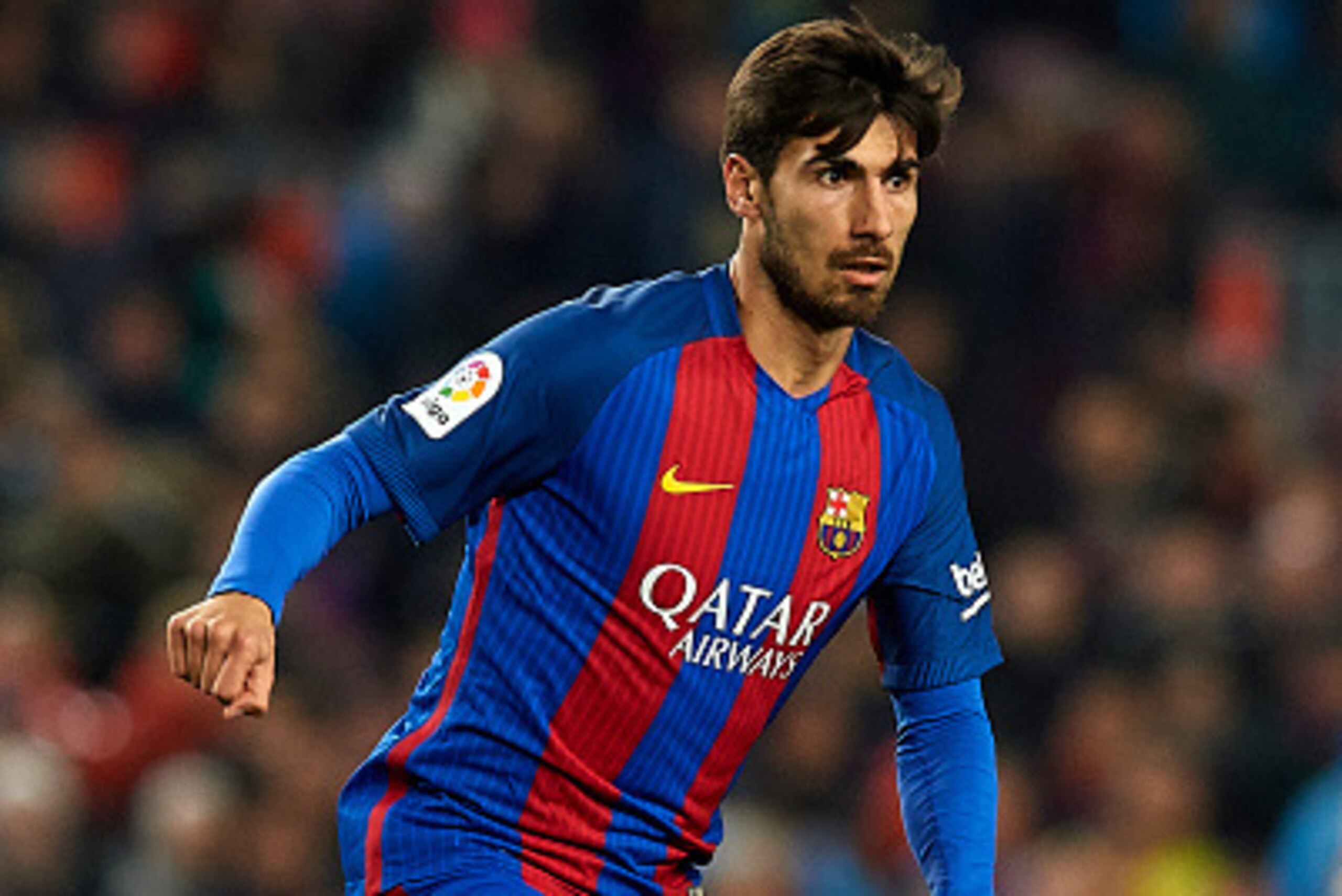 BARCELONA, SPAIN - FEBRUARY 07: Andre Gomes of Barcelona runs with the ball during the Copa del Rey semi-final second leg match between FC Barcelona and Atletico de Madrid at Camp Nou on February 7, 2017 in Barcelona, Spain. (Photo by Manuel Queimadelos BARCELONA, SPAIN - FEBRUARY 07: Andre Gomes of Barcelona runs with the ball during the Copa del Rey semi-final second leg match between FC Barcelona and Atletico de Madrid at Camp Nou on February 7, 2017 in Barcelona, Spain. (Photo by Manuel Queimadelos