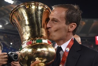 Juventus' coach from Italy Massimiliano Allegri kisses the trophy after winning the Italian Tim Cup final football match AC Milan vs Juventus on May 21, 2016 at the Olympic Stadium in Rome.  Juventus won 0-1 in the extra time.     AFP PHOTO / TIZIANA FABI