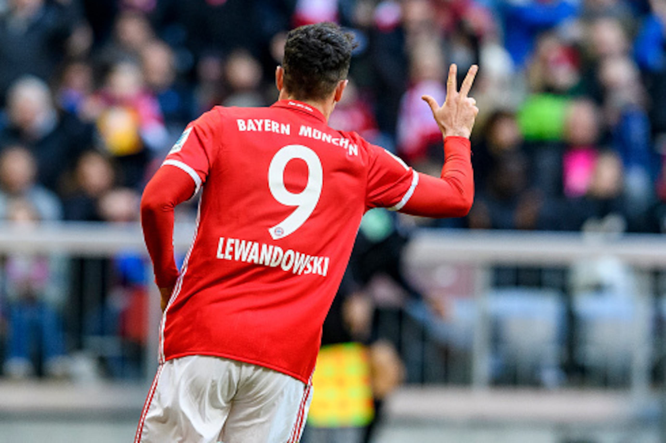 MUNICH, GERMANY - FEBRUARY 25: Robert Lewandowski of Bayern Muenchen celebrates the fourth goal for his team during the Bundesliga match between Bayern Muenchen and Hamburger SV at Allianz Arena on February 25, 2017 in Munich, Germany. (Photo by Alexander MUNICH, GERMANY - FEBRUARY 25: Robert Lewandowski of Bayern Muenchen celebrates the fourth goal for his team during the Bundesliga match between Bayern Muenchen and Hamburger SV at Allianz Arena on February 25, 2017 in Munich, Germany. (Photo by Alexander