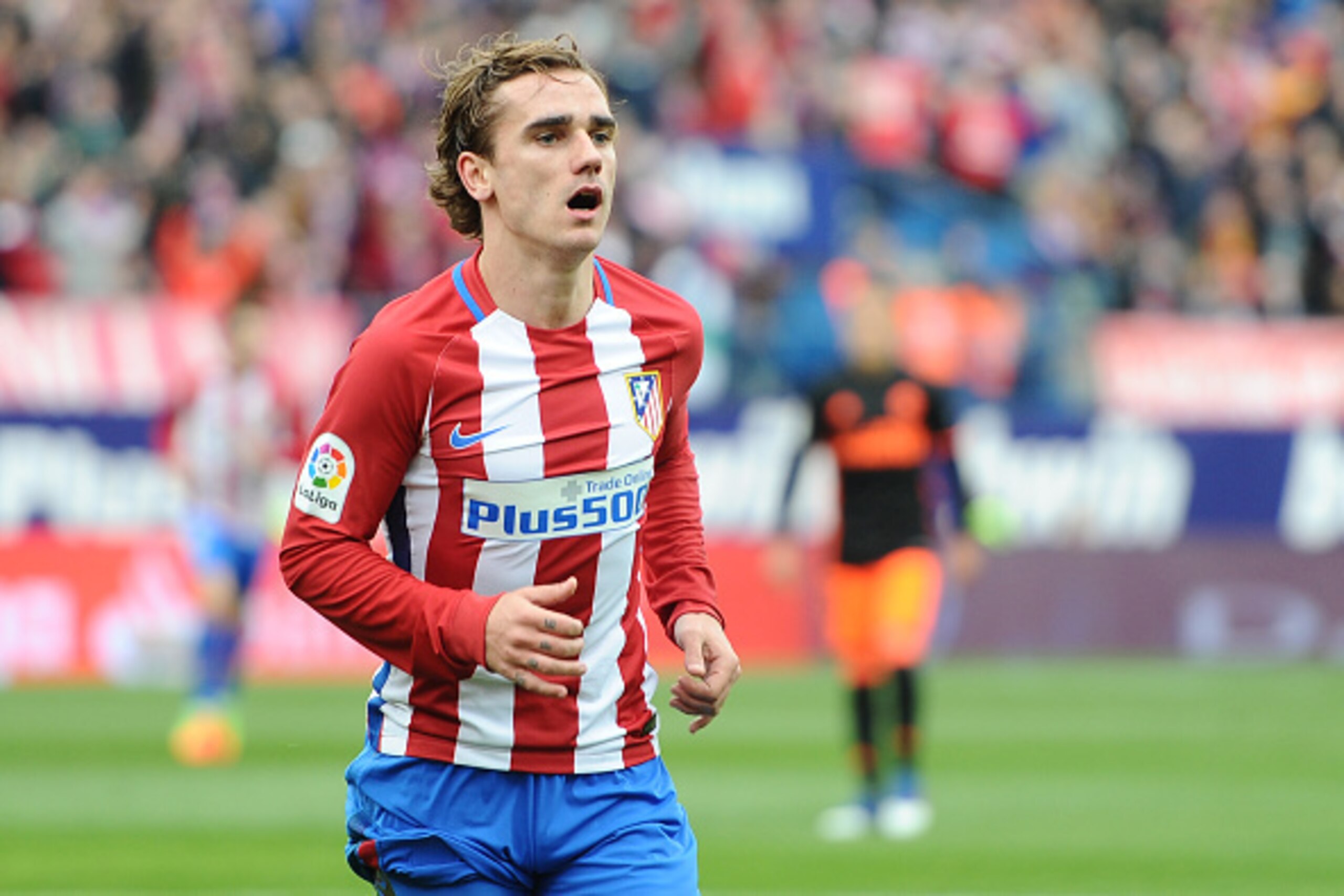MADRID, SPAIN - MARCH 5: Antoine Griezmann, #7 of Atletico de Madrid celebrates after scoring the third goal of his team during The La Liga match between Atletico Madrid v Valencia C.F. at Vicente Calderon on March 05, 2017 in Madrid, Spain. (Photo by MADRID, SPAIN - MARCH 5: Antoine Griezmann, #7 of Atletico de Madrid celebrates after scoring the third goal of his team during The La Liga match between Atletico Madrid v Valencia C.F. at Vicente Calderon on March 05, 2017 in Madrid, Spain. (Photo by