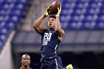 INDIANAPOLIS, IN - MARCH 06: Defensive back Marlon Humphrey of Alabama participates in a drill during day six of the NFL Combine at Lucas Oil Stadium on March 6, 2017 in Indianapolis, Indiana. (Photo by Joe Robbins/Getty Images)