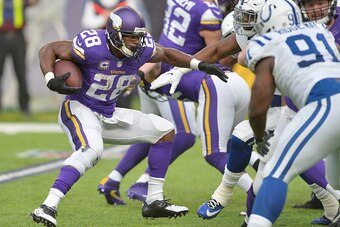 MINNEAPOLIS, MN - DECEMBER 18: Adrian Peterson #28 of the Minnesota Vikings carries the ball during an NFL game against the Indianapolis Colts at U.S. Bank Stadium on December 18, 2016 in Minneapolis, Minnesota. (Photo by Tom Dahlin/Getty Images)