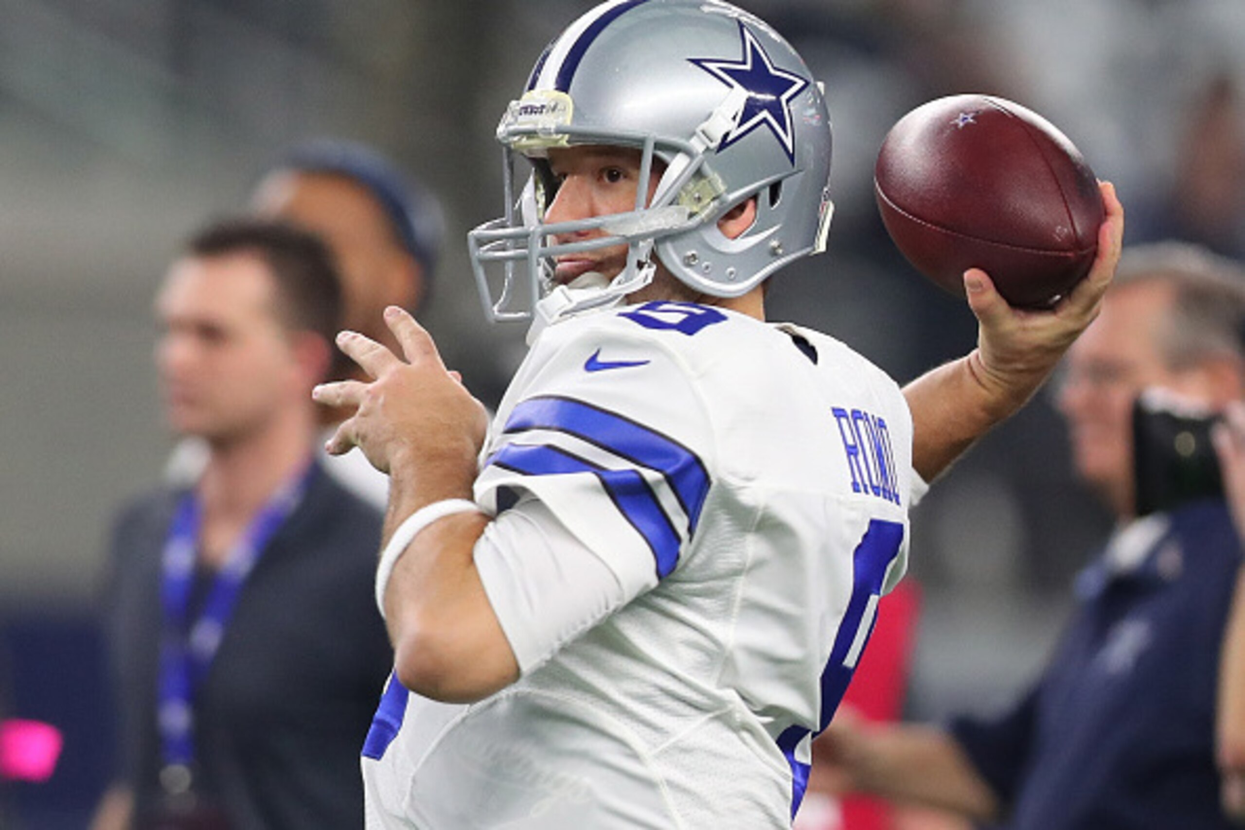 ARLINGTON, TX - JANUARY 15:  Tony Romo #9 of the Dallas Cowboys warms up on the field prior to the NFC Divisional Playoff game against the Green Bay Packers at AT&T Stadium on January 15, 2017 in Arlington, Texas.  (Photo by Tom Pennington/Getty Images)