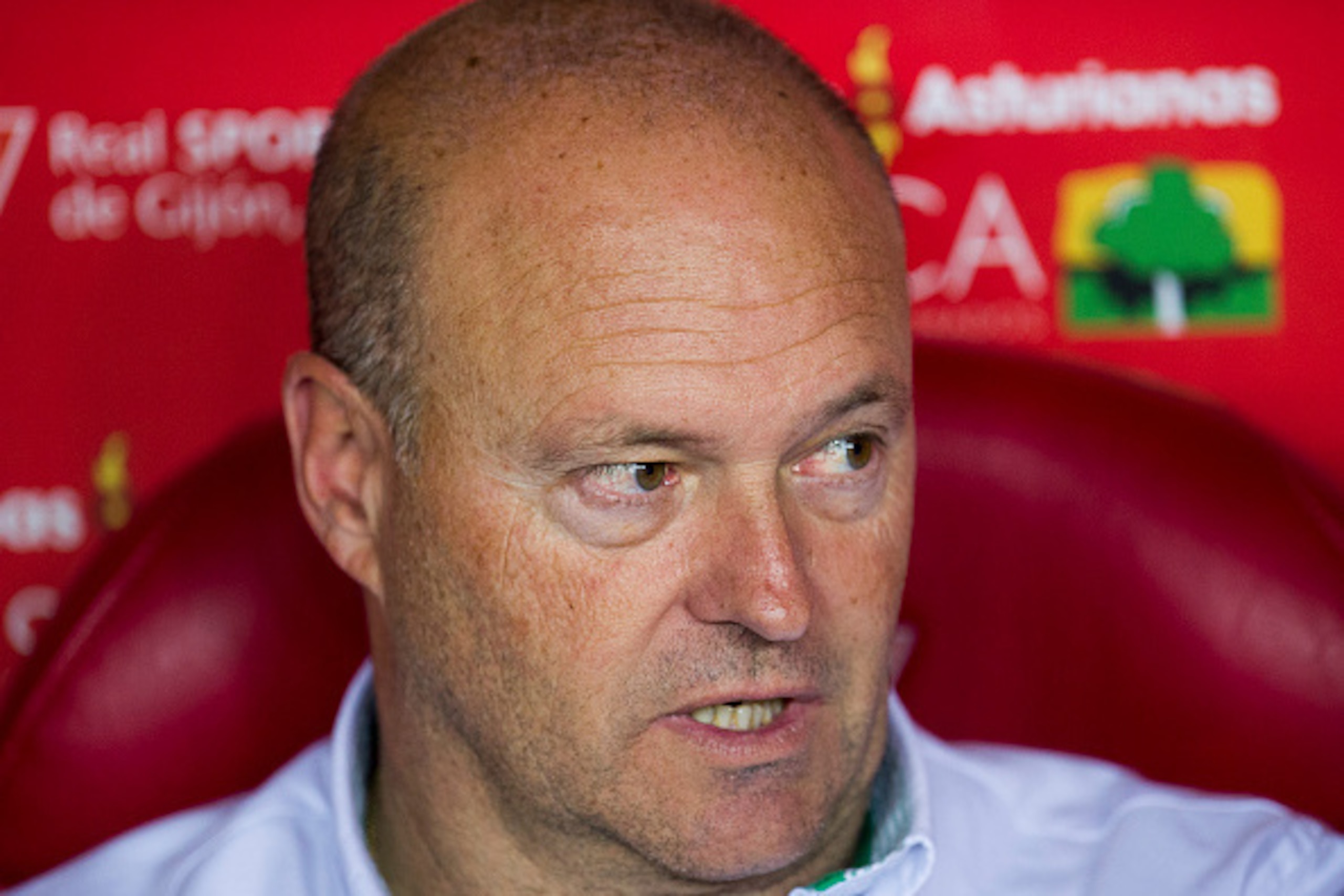 GIJON, SPAIN - DECEMBER 15:  Head coach Pepe Mel of Real Betis Balompie looks on prior to the start the Copa del Rey Round of 32 match between Real Sporting de Gijon and Real Betis Balompie at Estadio El Molinon on December 15, 2015 in Gijon, Spain.  (Pho