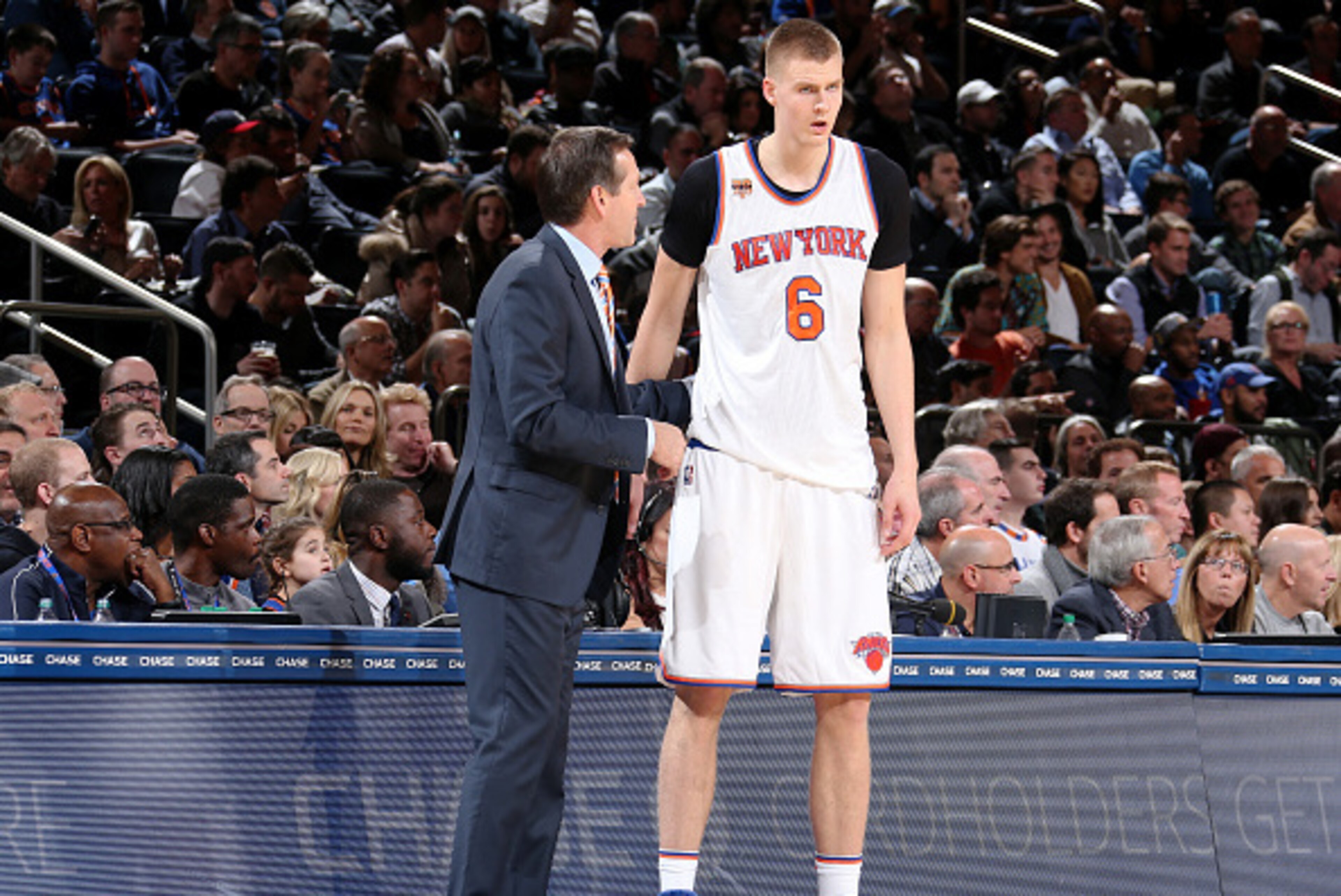 NEW YORK, NY - OCTOBER 29: Head Coach Jeff Hornacek of the New York Knicks talks with Kristaps Porzingis #6 of the New York Knicks during the game against the Memphis Grizzlies on October 29, 2016 at Madison Square Garden in New York City, New York.  NOTE