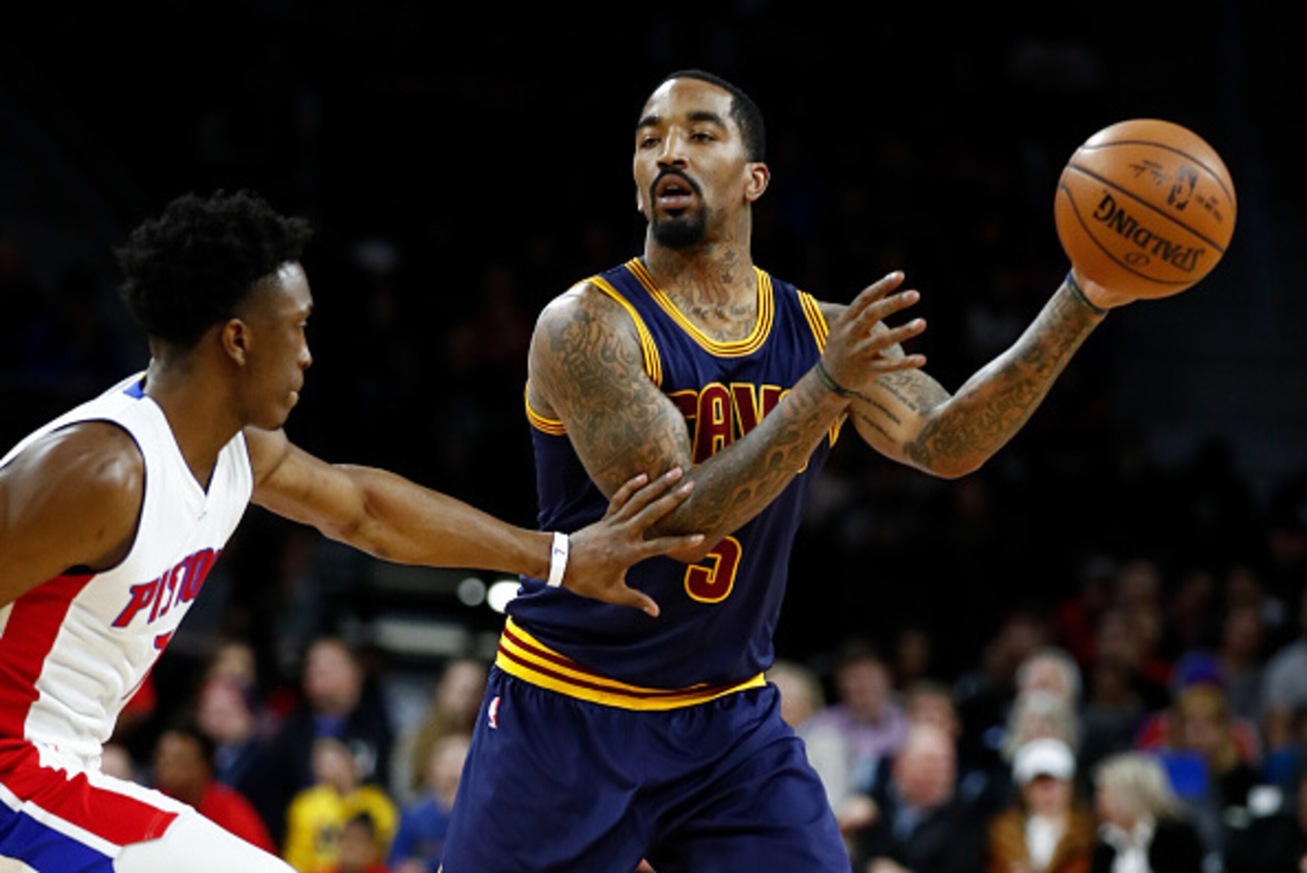AUBURN HILLS, MI - MARCH 09: J.R. Smith #5 of the Cleveland Cavaliers passes around Stanley Johnson #7 of the Detroit Pistons during the first halfat the Palace of Auburn Hills on March 9, 2017 in Auburn Hills, Michigan. NOTE TO USER: User expressly ackno