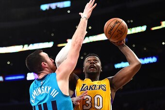 LOS ANGELES, CA - FEBRUARY 28:  Julius Randle #30 of the Los Angeles Lakers scores on Frank Kaminsky III #44 of the Charlotte Hornets during a 109-104 Hornet win at Staples Center on February 28, 2017 in Los Angeles, California.  NOTE TO USER: User expres