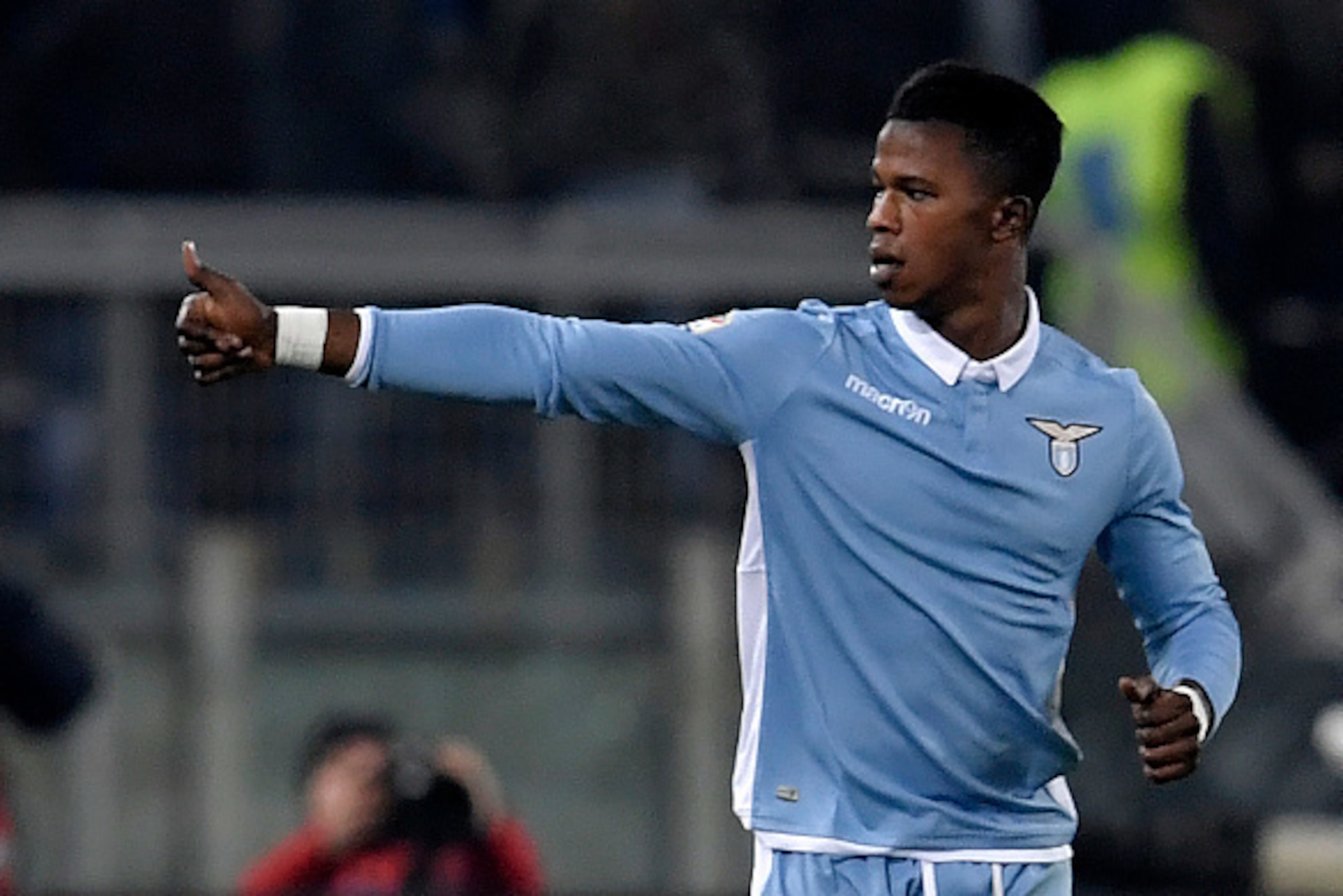 Lazio's Senegalese forward Balde Diao Keita celebrates after scoring a goal during the Serie A football match between Lazio and Fiorentina at Olympic Stadium in Rome on December 18, 2016.  / AFP / TIZIANA FABI        (Photo credit should read TIZIANA FABI