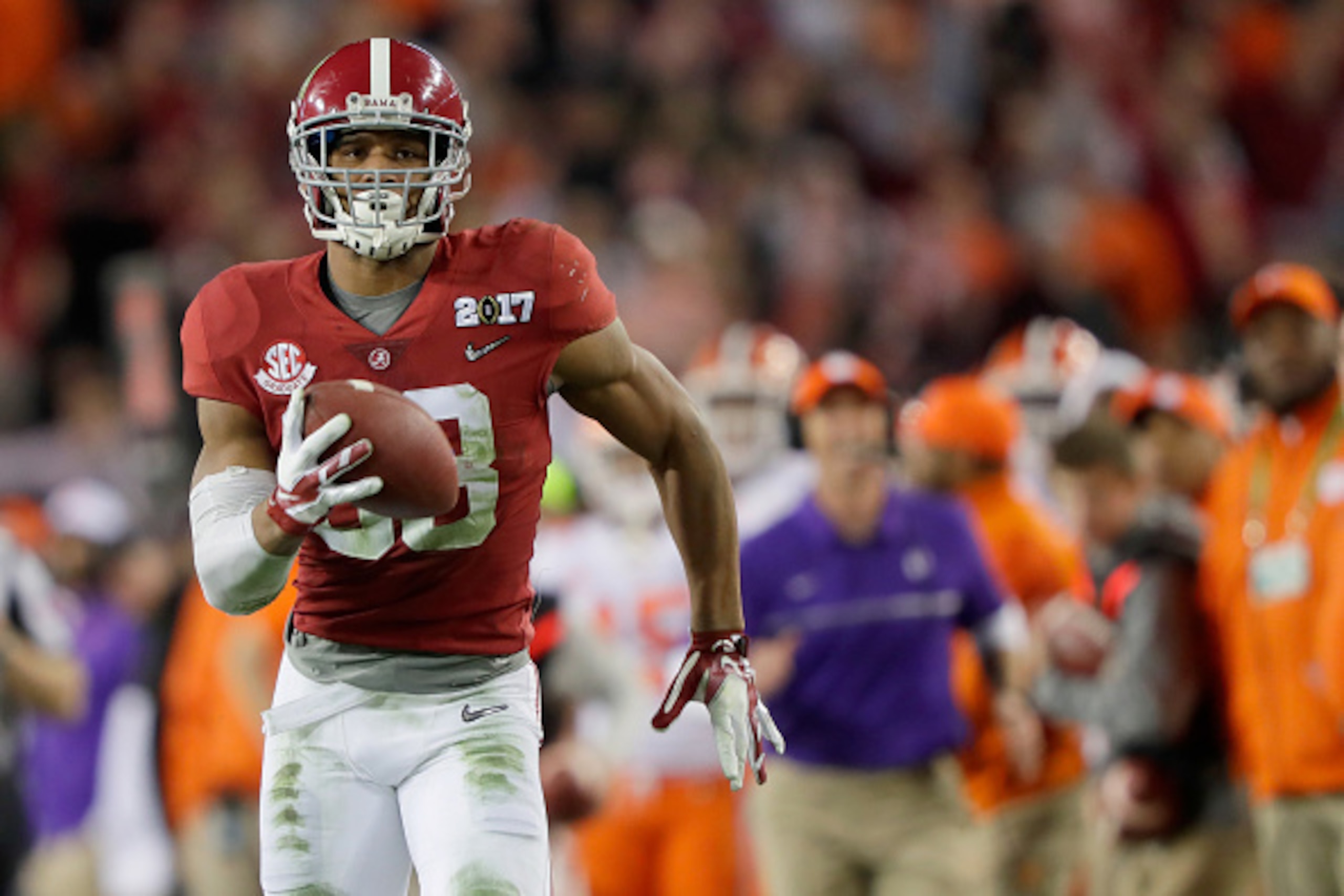 TAMPA, FL - JANUARY 09: Tight end O.J. Howard #88 of the Alabama Crimson Tide runs to the end zone after making a 68-yard touchdown reception during the third quarter against the Clemson Tigers in the 2017 College Football Playoff National Championship G TAMPA, FL - JANUARY 09: Tight end O.J. Howard #88 of the Alabama Crimson Tide runs to the end zone after making a 68-yard touchdown reception during the third quarter against the Clemson Tigers in the 2017 College Football Playoff National Championship G