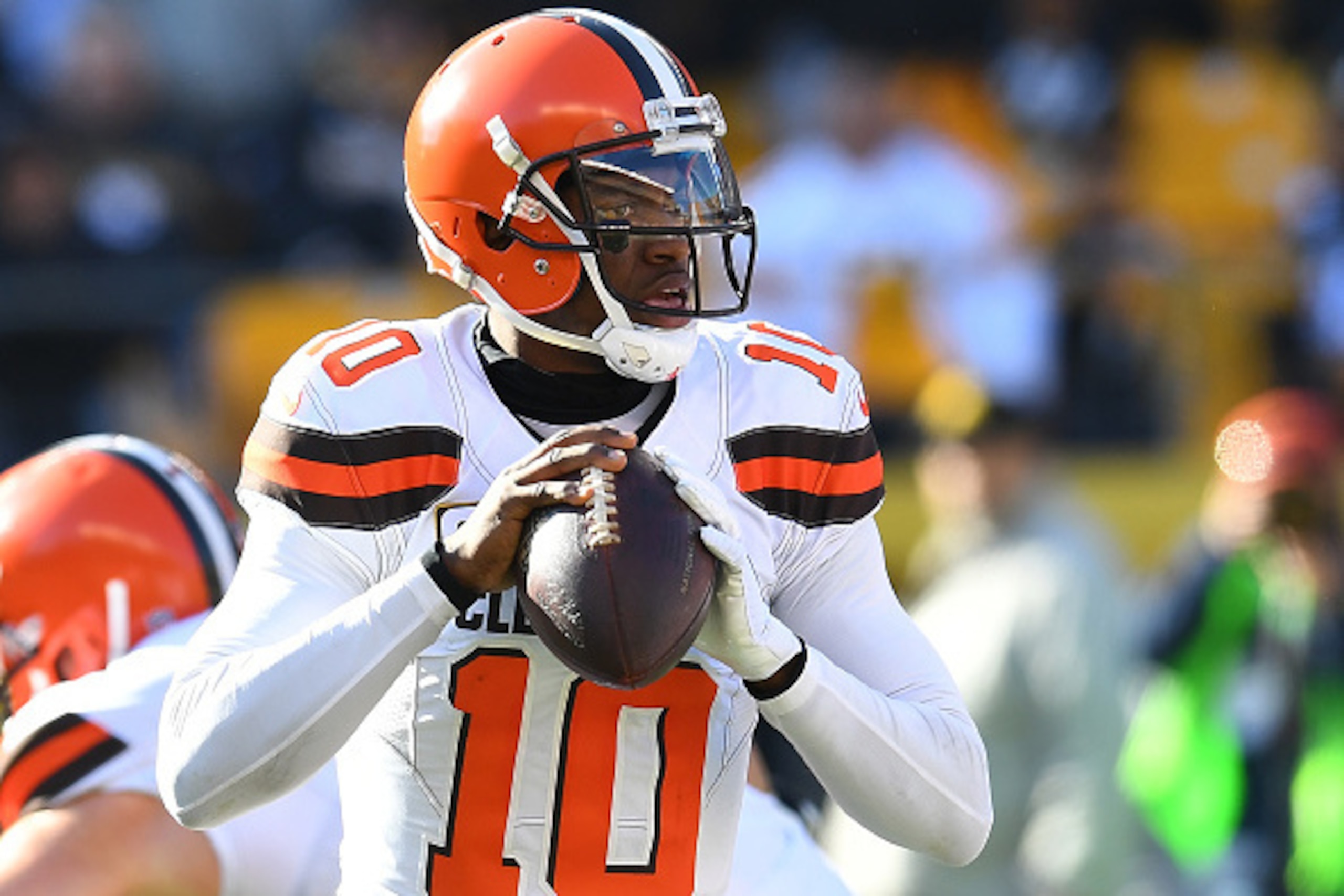 PITTSBURGH, PA - JANUARY 01:  Robert Griffin III #10 of the Cleveland Browns in action during the game against the Pittsburgh Steelers at Heinz Field on January 1, 2017 in Pittsburgh, Pennsylvania. (Photo by Joe Sargent/Getty Images) *** Local Caption ***