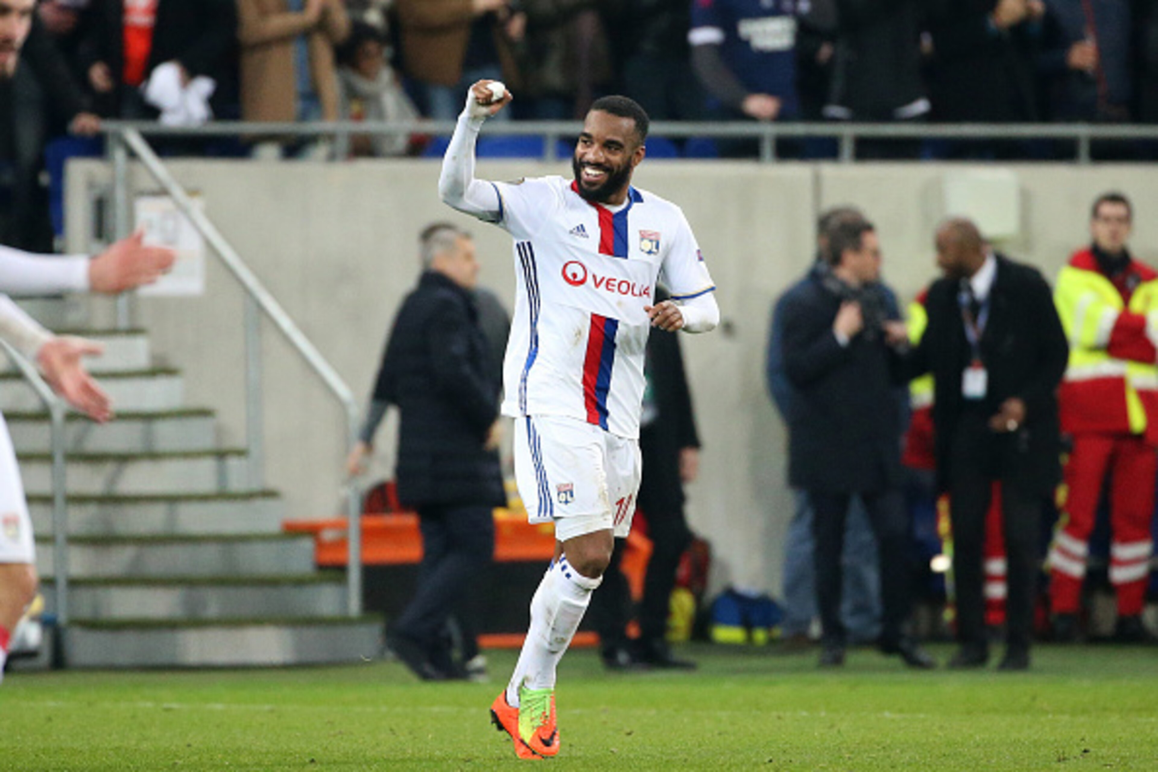 LYON, FRANCE - MARCH 9: Alexandre Lacazette of Lyon celebrates his goal during the UEFA Europa League Round of 16 first leg match between Olympique Lyonnais (OL) and AS Roma at Parc OL on March 9, 2017 in Lyon, France. (Photo by Jean Catuffe/Getty Images LYON, FRANCE - MARCH 9: Alexandre Lacazette of Lyon celebrates his goal during the UEFA Europa League Round of 16 first leg match between Olympique Lyonnais (OL) and AS Roma at Parc OL on March 9, 2017 in Lyon, France. (Photo by Jean Catuffe/Getty Images