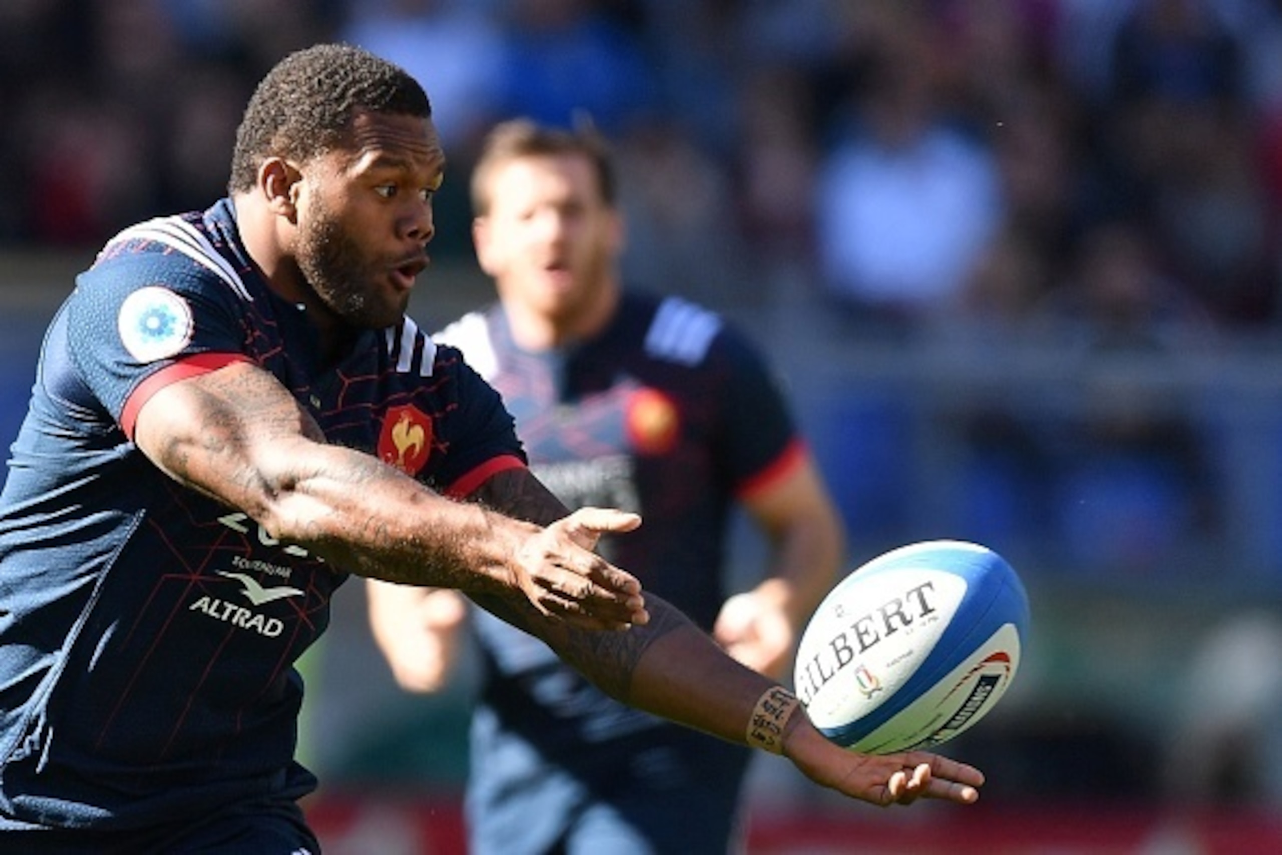 France's wing Virimi Vakatawa catches the ball during the International Six Nations rugby union match Italy vs France on March 11, 2017 at the Olympic Stadium in Rome.  / AFP PHOTO / Alberto PIZZOLI        (Photo credit should read ALBERTO PIZZOLI/AFP/Get