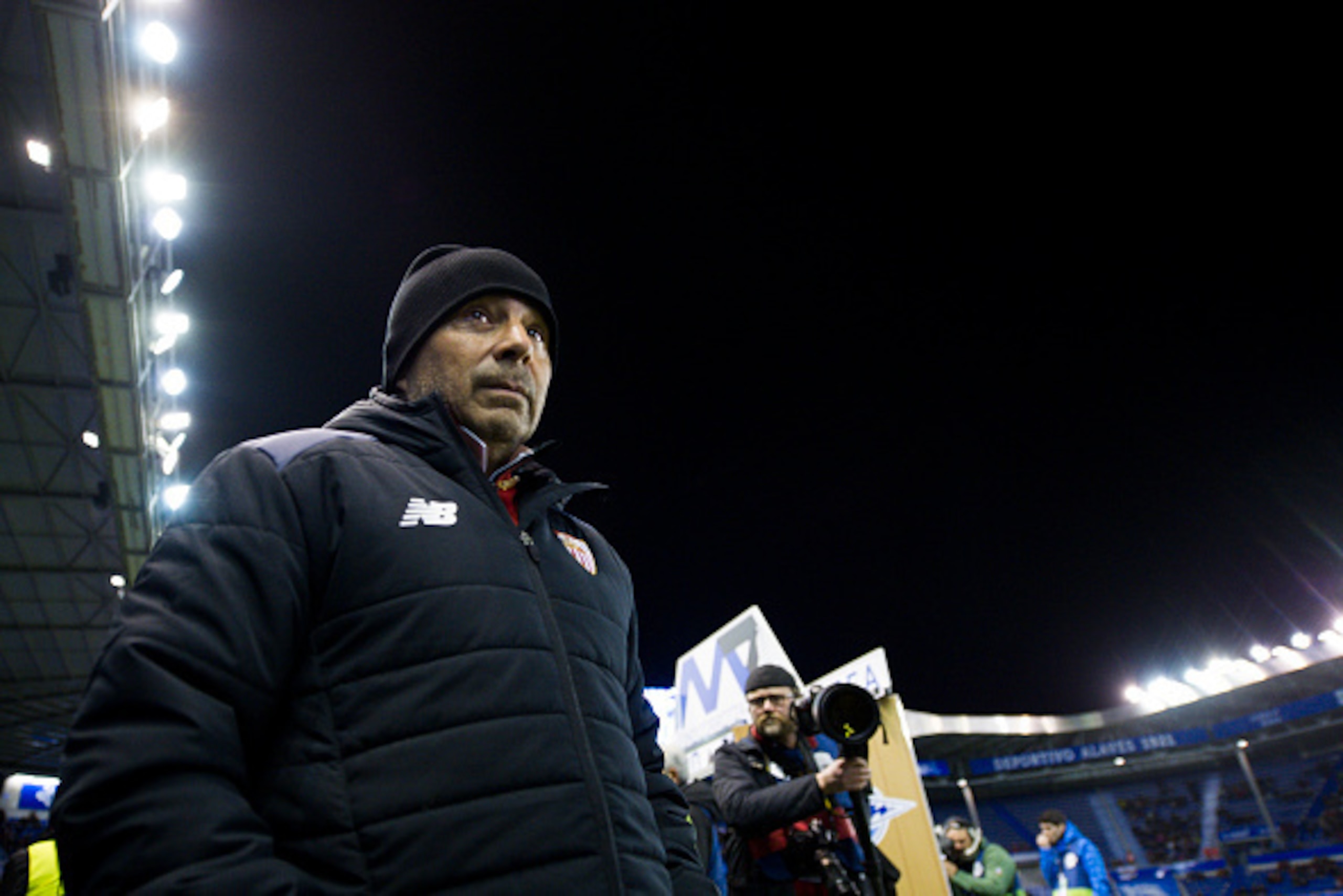 VITORIA-GASTEIZ, SPAIN - MARCH 06:  Head coach Jorge Sampaoli of Sevilla FC looks on prior to the start the La Liga match between Deportivo Alaves and Sevilla FC at Mendizorroza stadium on March 6, 2017 in Vitoria-Gasteiz, Spain.  (Photo by Juan Manuel Se