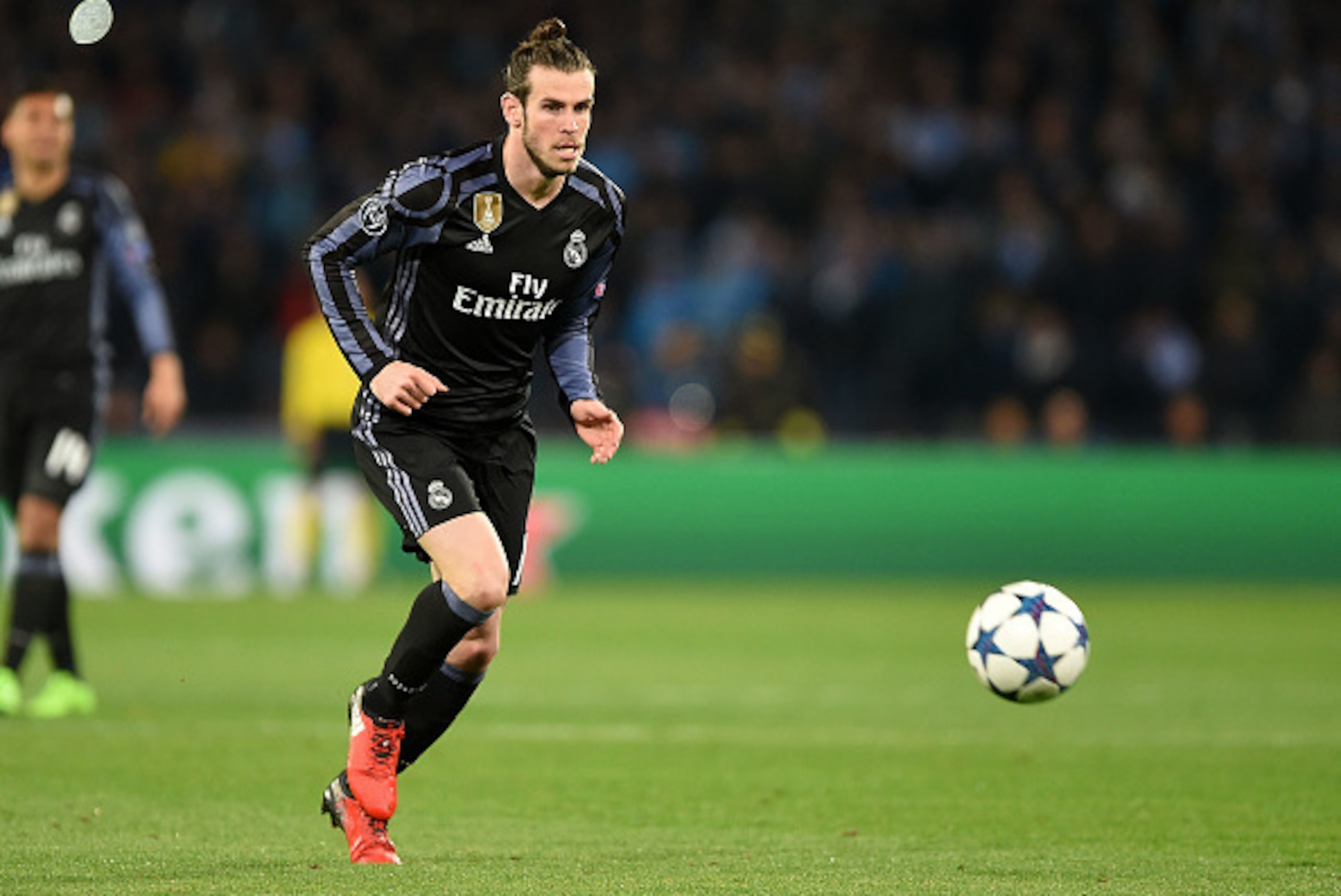 NAPLES, ITALY - MARCH 07:  Gareth Bale of Real Madrid CF during the UEFA Champions League Round of 16 second leg match between SSC Napoli and Real Madrid CF at Stadio San Paolo on March 7, 2017 in Naples, Italy.  (Photo by Francesco Pecoraro/Getty Images)