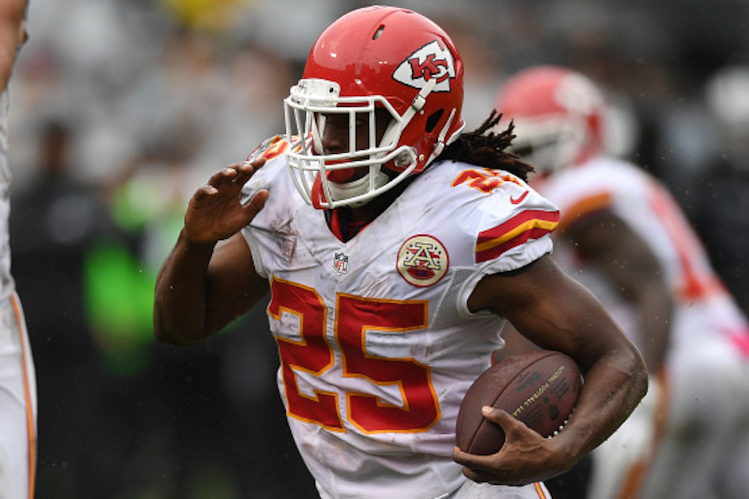 OAKLAND, CA - OCTOBER 16:  Jamaal Charles #25 of the Kansas City Chiefs rushes for a four-yard touchdown against the Oakland Raiders during their NFL game at Oakland-Alameda County Coliseum on October 16, 2016 in Oakland, California.  (Photo by Thearon W.