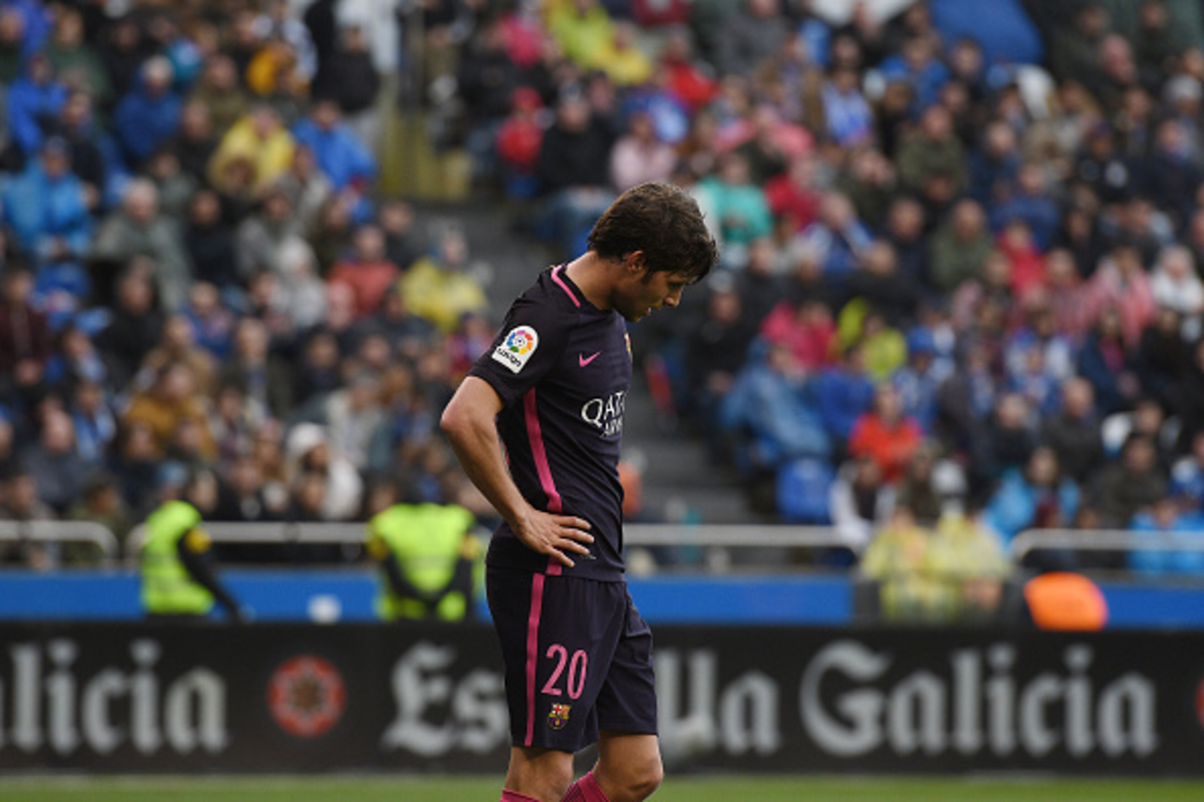 LA CORUNA, SPAIN - MARCH 12: Sergi Roberto of FC Barcelona reacts during the La Liga match between RC Deportivo La Coruna and FC Barcelona at Riazor Stadium on March 12, 2017 in La Coruna, Spain. (Photo by Octavio Passos/Getty Images)