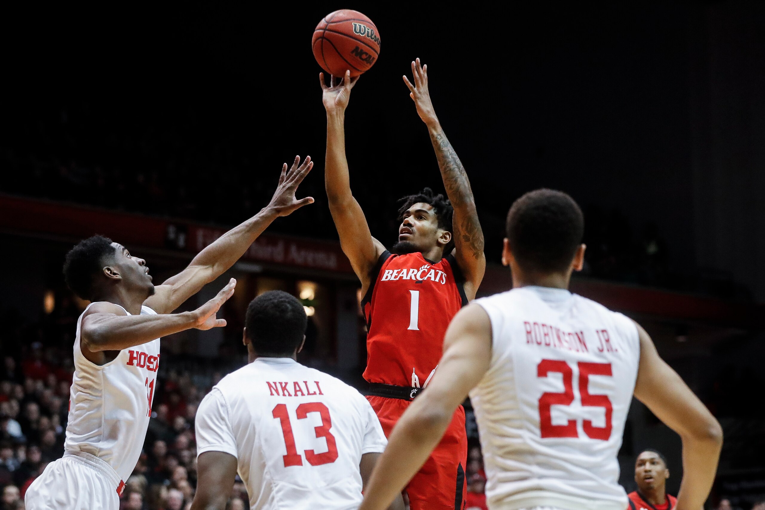 Cincinnati guard Jacob Evans