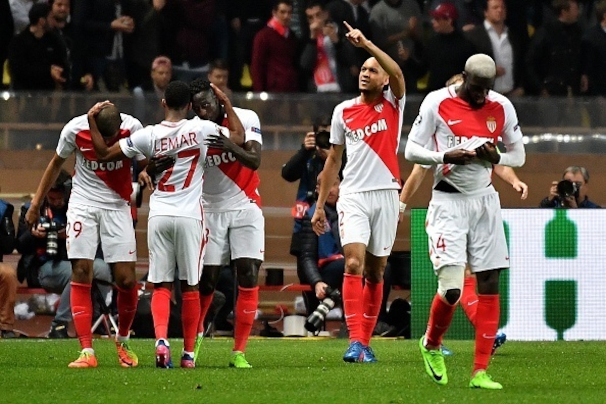 Monaco's Brazilian defender Fabinho (2nd-R) celebrates with teammates after scoring a goal during the UEFA Champions League round of 16 football match between Monaco and Manchester City at the Stade Louis II in Monaco on March 15, 2017. / AFP PHOTO / Pasc