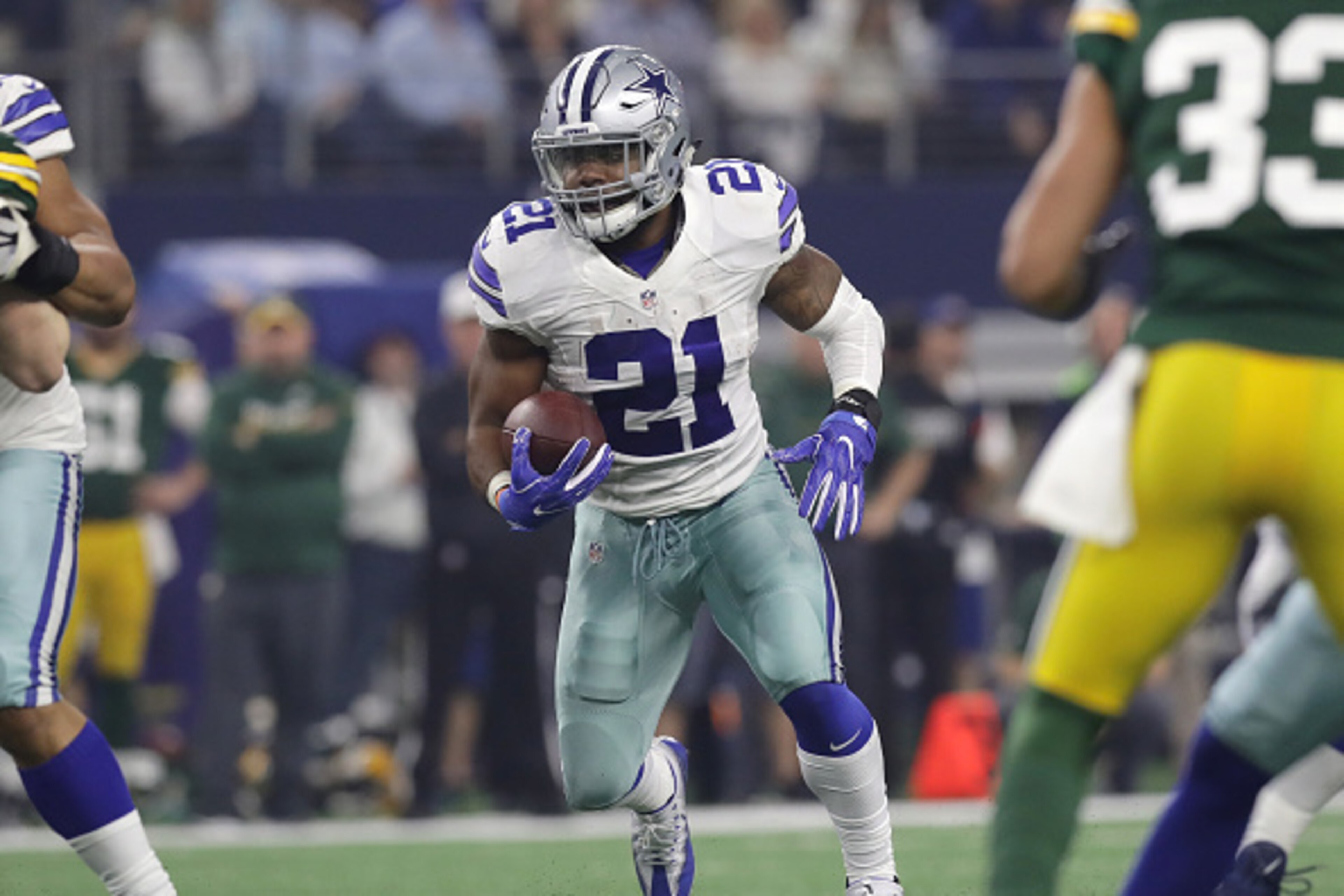 ARLINGTON, TX - JANUARY 15:  Ezekiel Elliott #21 of the Dallas Cowboys carries the ball during the first quarter against the Green Bay Packers in the NFC Divisional Playoff game at AT&T Stadium on January 15, 2017 in Arlington, Texas.  (Photo by Ronald Ma
