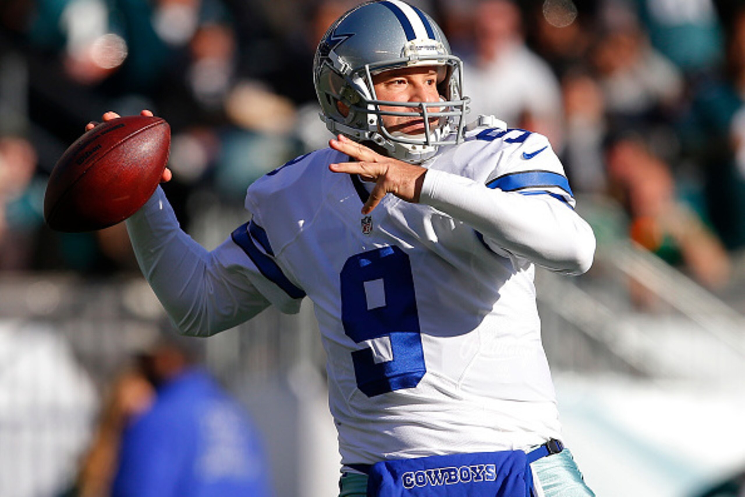 PHILADELPHIA, PA - JANUARY 01: Quarterback Tony Romo #9 of the Dallas Cowboys attempts a pass against the Philadelphia Eagles during the second quarter of a game at Lincoln Financial Field on January 1, 2017 in Philadelphia, Pennsylvania. (Photo by Rich S