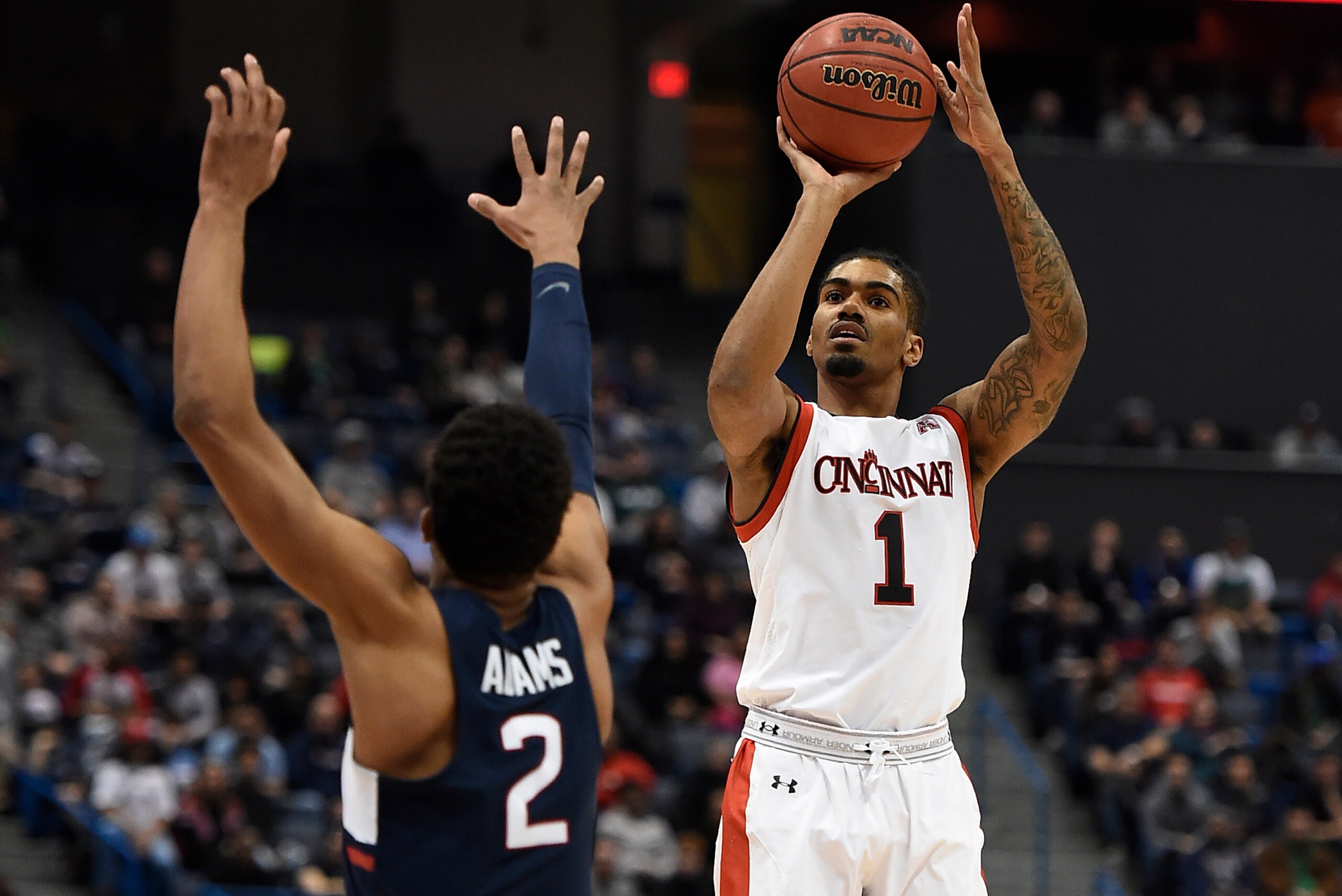 Cincinnati guard Jacob Evans