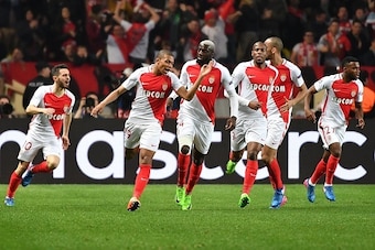 Monaco's French forward Kylian Mbappe Lottin (2nd-L) celebrates with teammates after scoring a goal during the UEFA Champions League round of 16 football match between Monaco and Manchester City at the Stade Louis II in Monaco on March 15, 2017. / AFP PHO