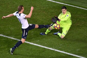 LONDON, ENGLAND - JANUARY 04: Thibaut Courtois of Chelsea (R) collects the ball while under pressure from Harry Kane of Tottenham Hotspur (L) during the Premier League match between Tottenham Hotspur and Chelsea at White Hart Lane on January 4, 2017 in Lo
