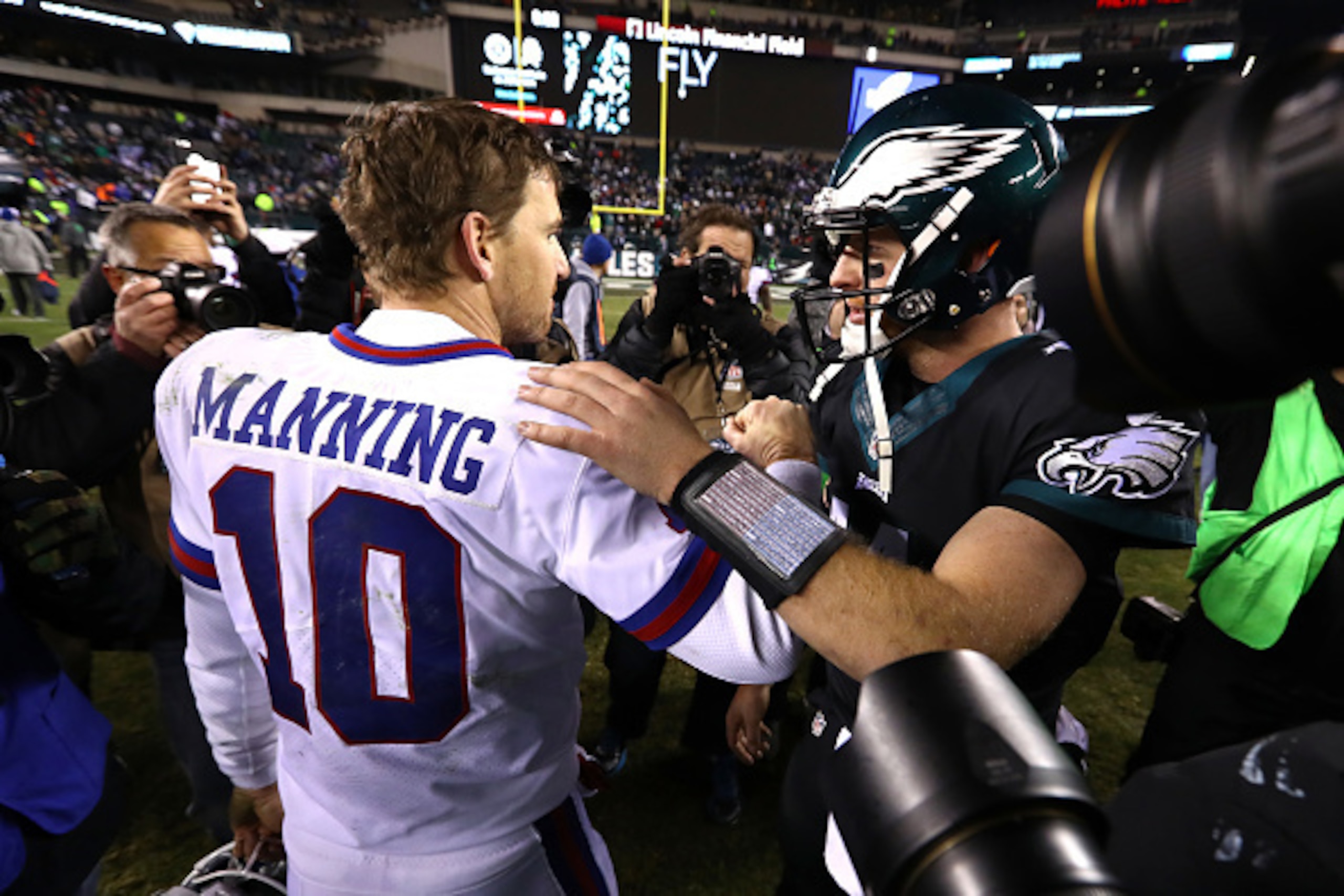 PHILADELPHIA, PA - DECEMBER 22:  (L-R) Quarterback Eli Manning #10 of the New York Giants shakes hands with quarterback Carson Wentz #11 of the Philadelphia Eagles after their game at Lincoln Financial Field on December 22, 2016 in Philadelphia, Pennsylva