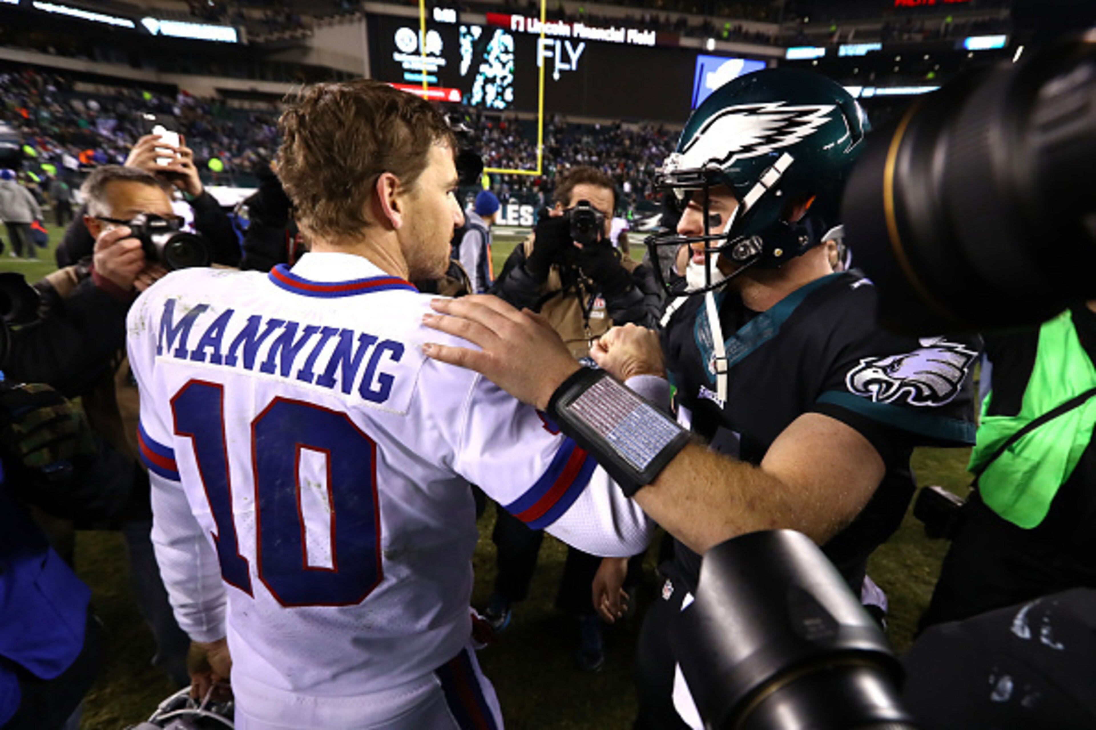 PHILADELPHIA, PA - DECEMBER 22:  (L-R) Quarterback Eli Manning #10 of the New York Giants shakes hands with quarterback Carson Wentz #11 of the Philadelphia Eagles after their game at Lincoln Financial Field on December 22, 2016 in Philadelphia, Pennsylva