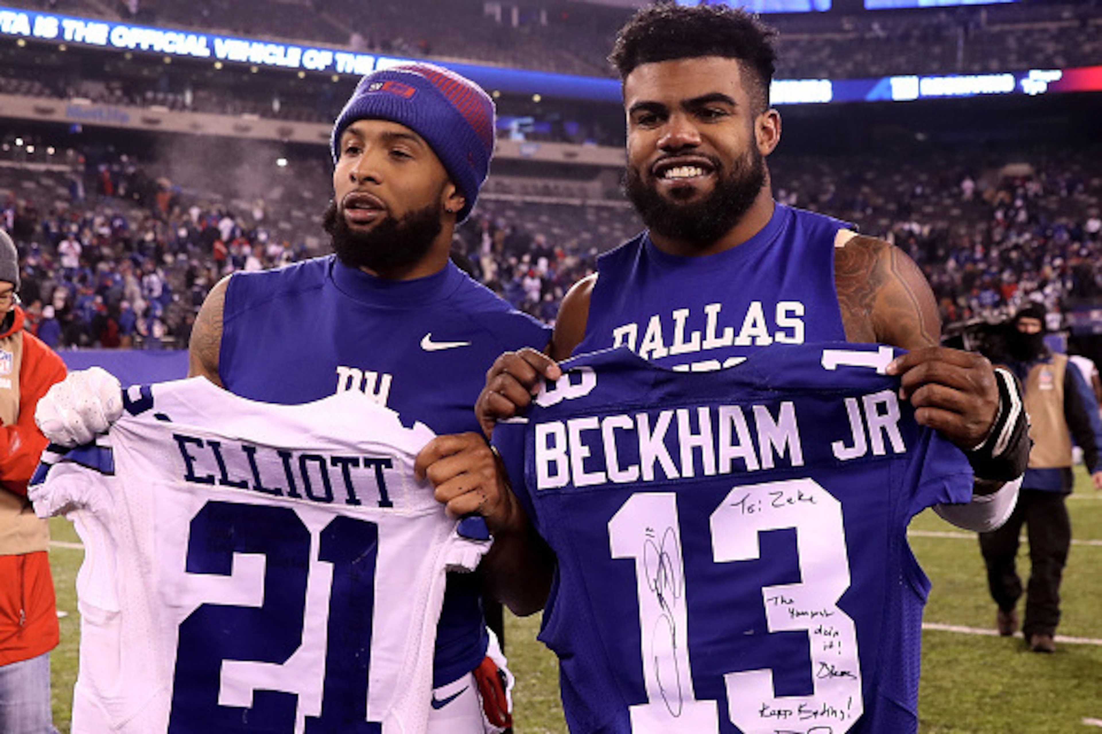 EAST RUTHERFORD, NJ - DECEMBER 11:   Ezekiel Elliott #21 of the Dallas Cowboys and  Odell Beckham Jr. #13 of the New York Giants exchange jerseys after the game at MetLife Stadium on December 11, 2016 in East Rutherford, New Jersey  (Photo by Elsa/Getty I
