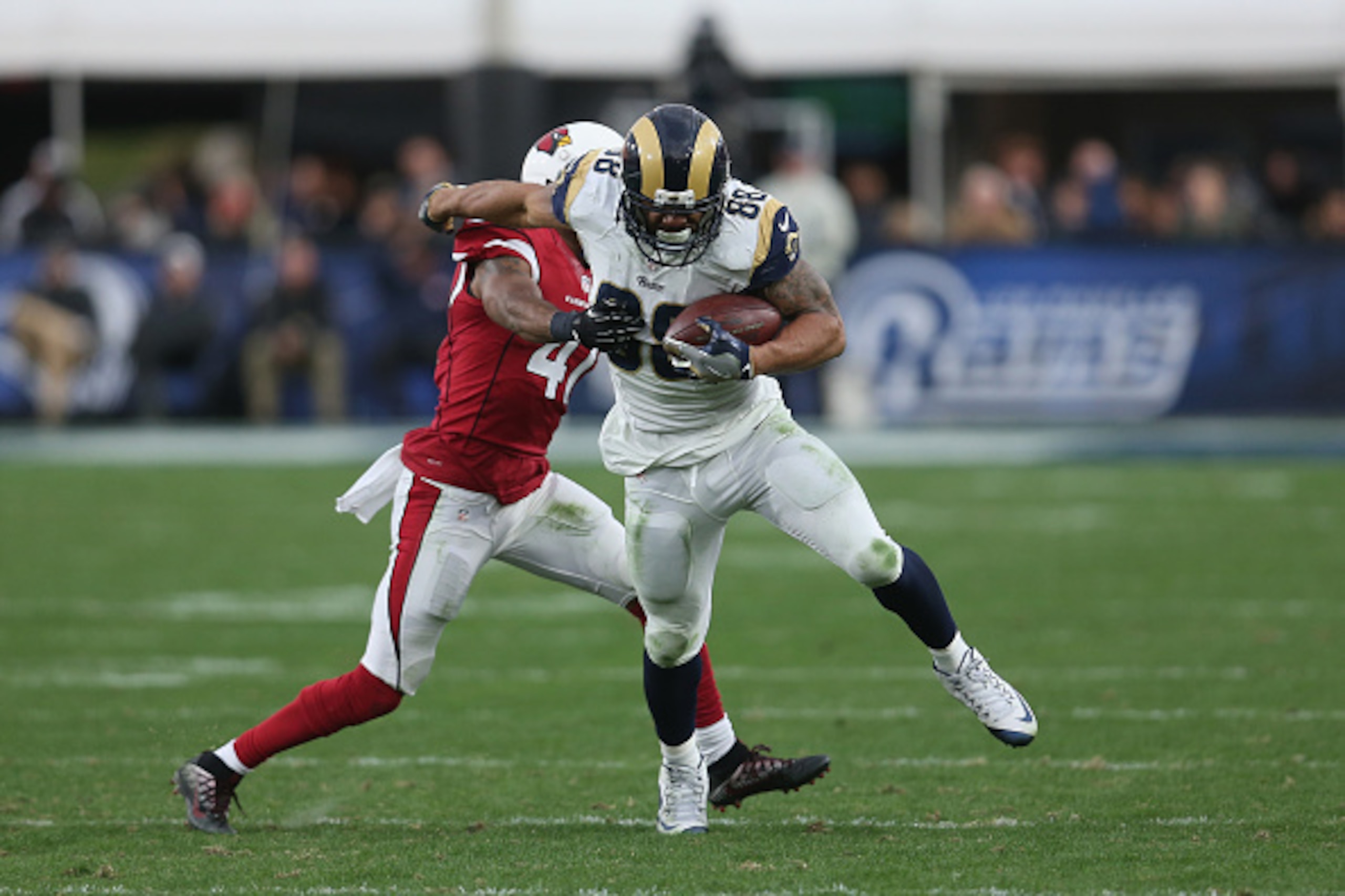 LOS ANGELES, CA - JANUARY 01:  Tight end Lance Kendricks #88 of the Los Angeles Rams carries the ball in the third quarter against cornerback Marcus Cooper #41 of the Arizona Cardinals at Los Angeles Memorial Coliseum on January 1, 2017 in Los Angeles, Ca