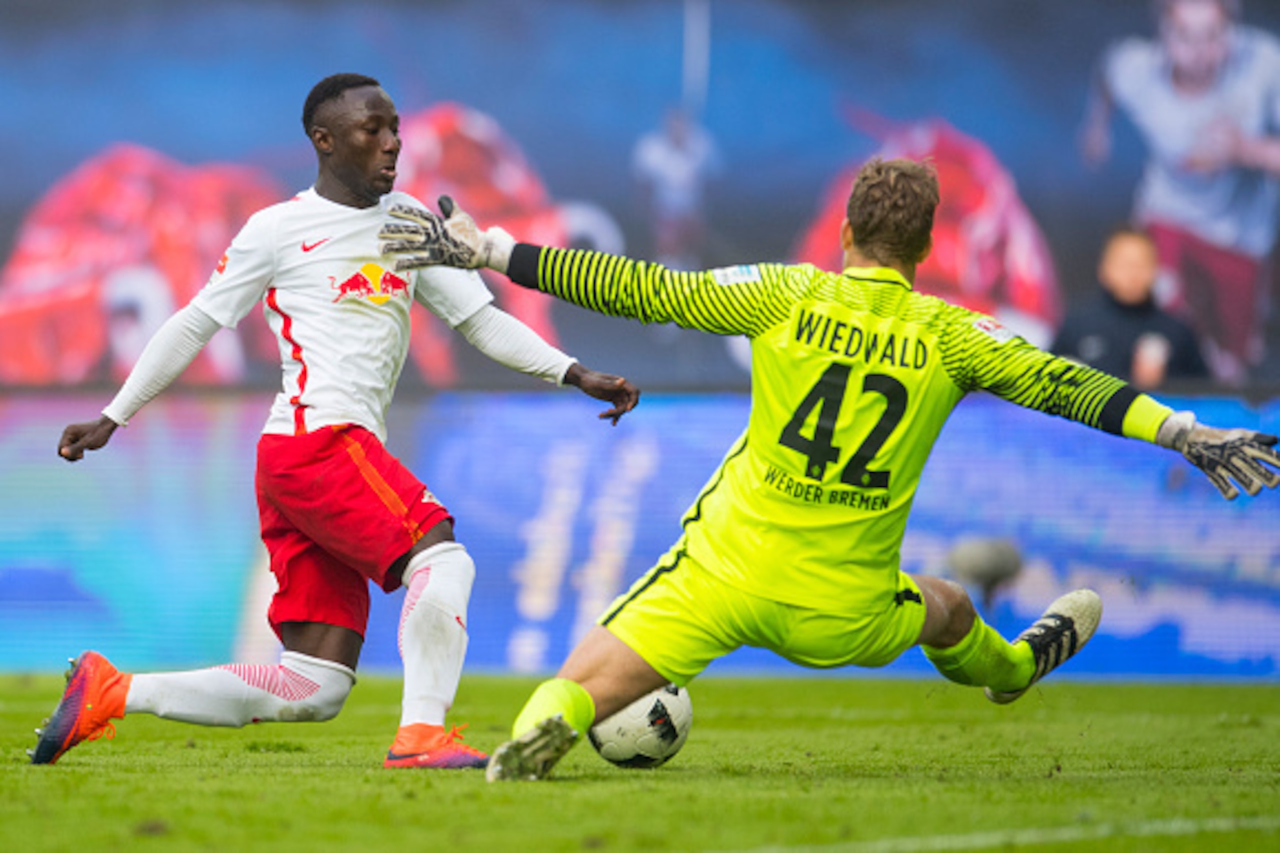 Leipzig's Guinean midfielder Naby Keita (L) scores the first goal past Bremen's goalkeeper Felix Wiedwald during the German first division Bundesliga football match between RB Leipzig and SV Werder Bremen in Leipzig, eastern Germany on October 23, 2016.  
