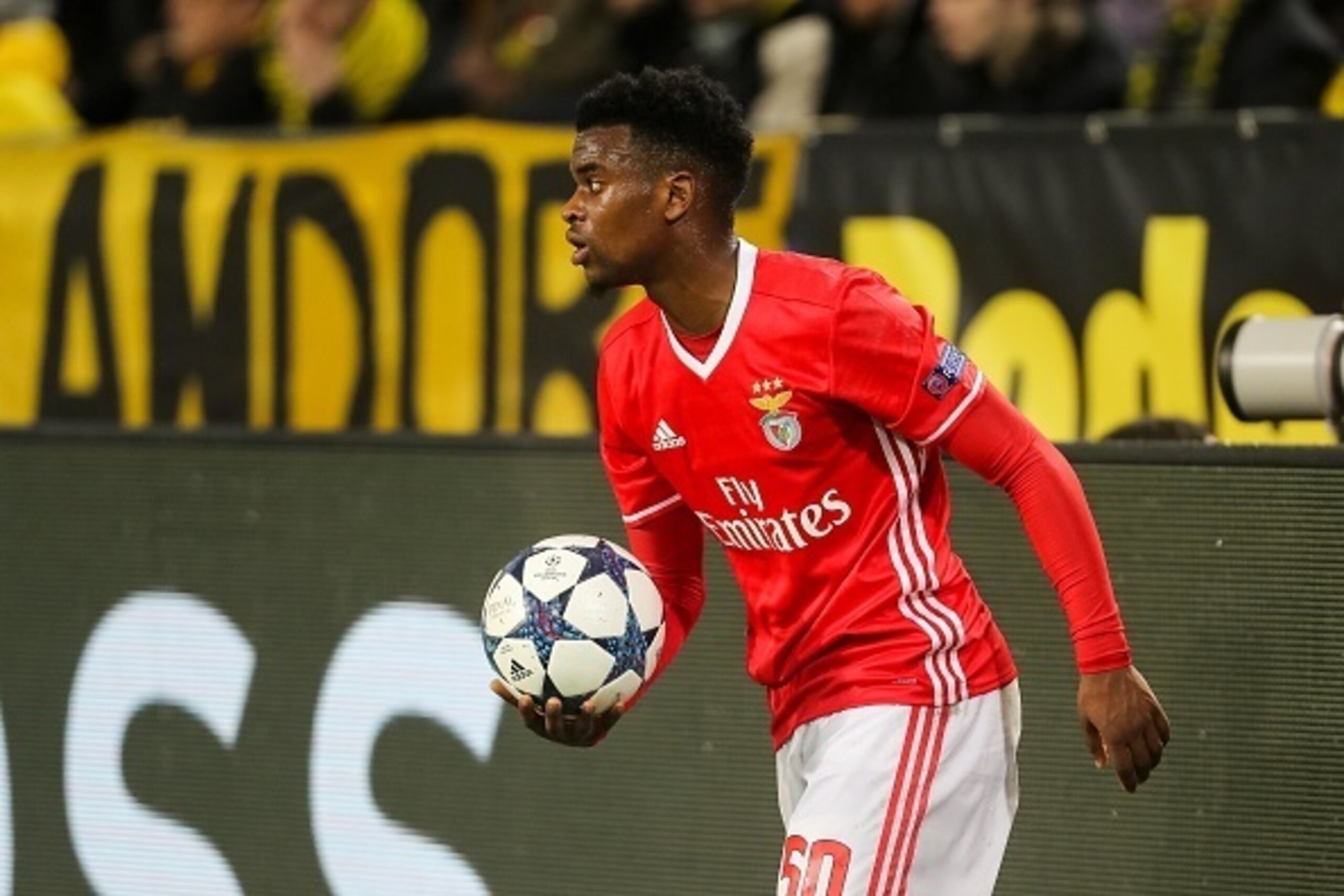 DORTMUND, GERMANY - MARCH 08: Nelson Semedo of Benfica controls the ball during the UEFA Champions League Round of 16: Second Leg match between Borussia Dortmund and SL Benfica at Signal Iduna Park on March 08, 2017 in Dortmund, Germany. (Photo by TF-Imag DORTMUND, GERMANY - MARCH 08: Nelson Semedo of Benfica controls the ball during the UEFA Champions League Round of 16: Second Leg match between Borussia Dortmund and SL Benfica at Signal Iduna Park on March 08, 2017 in Dortmund, Germany. (Photo by TF-Imag