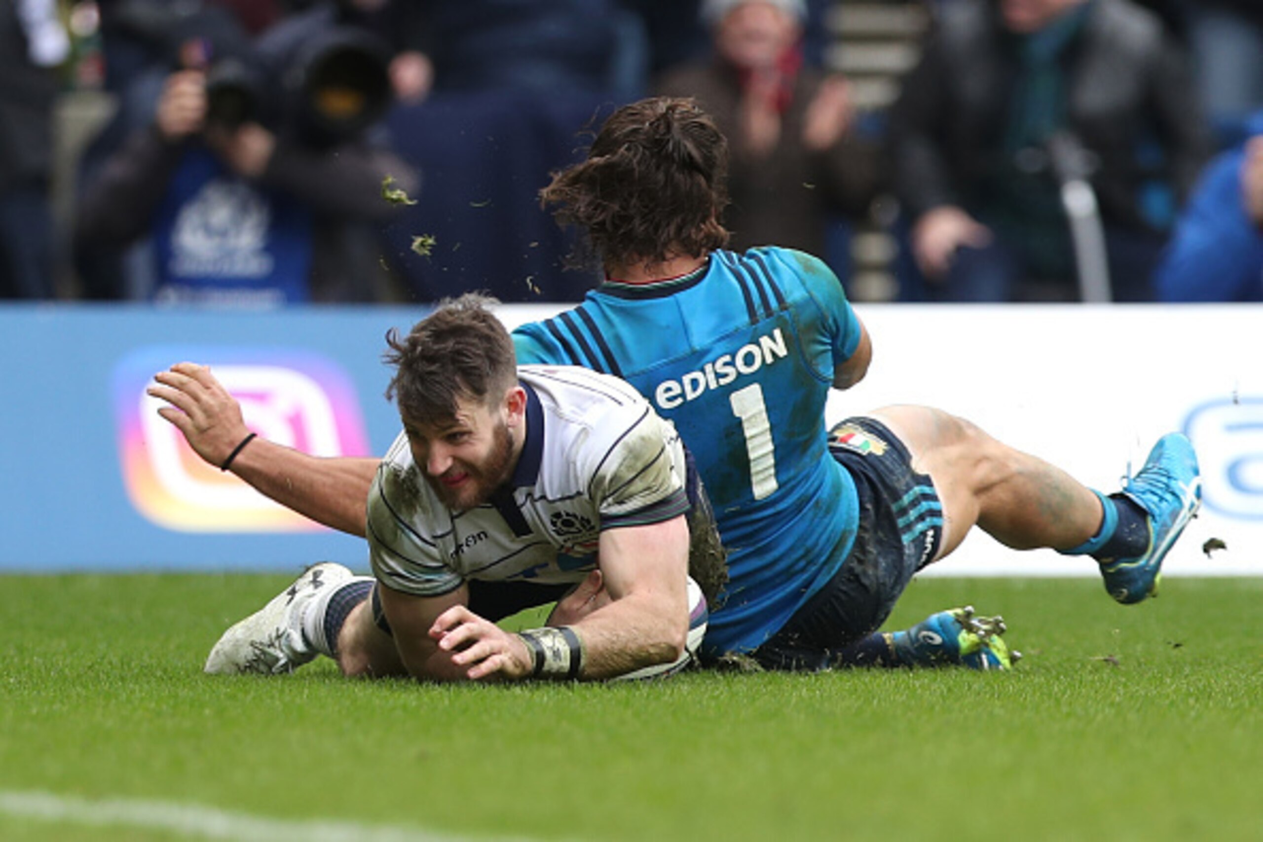 EDINBURGH, SCOTLAND - MARCH 18: Tommy Seymour of Scotland scores his team's fourth try during the RBS Six Nations match between Scotland and Italy at Murrayfield Stadium on March 18, 2017 in Edinburgh, Scotland. (Photo by Ian MacNicol/Getty Images) EDINBURGH, SCOTLAND - MARCH 18: Tommy Seymour of Scotland scores his team's fourth try during the RBS Six Nations match between Scotland and Italy at Murrayfield Stadium on March 18, 2017 in Edinburgh, Scotland. (Photo by Ian MacNicol/Getty Images)