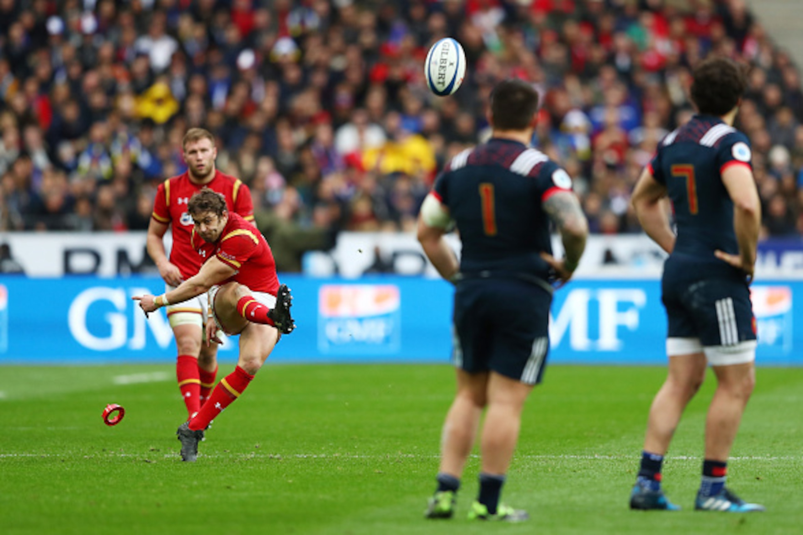 PARIS, FRANCE - MARCH 18:  Leigh Halfpenny of Wales kicks a peanlty to give his team a 12-10 lead during the RBS Six Nations match between France and Wales at the Stade de France on March 18, 2017 in Paris, France.  (Photo by Michael Steele/Getty Images)