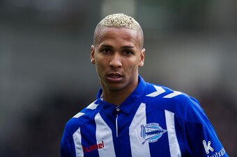 EIBAR, SPAIN - DECEMBER 11: Deyverson Brum of Deportivo Alaves reacts during the La Liga match between SD Eibar and Deportivo Alaves at Ipurua Municipal Stadium on December 11, 2016 in Eibar, Spain.  (Photo by Juan Manuel Serrano Arce/Getty Images)