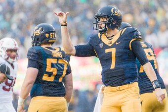 BERKELEY, CA - NOVEMBER 19:  Davis Webb #7 of the California Golden Bears plays in the 119th Big Game between California and the Stanford Cardinal on November 19, 2016 at Memorial Stadium in Berkeley, California.  (Photo by David Madison/Getty Images)