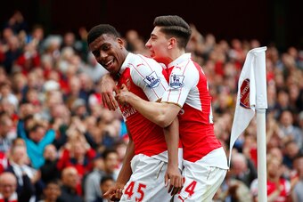 LONDON, ENGLAND - APRIL 02:  Alex Iwobi (L) of Arsenal celebrates scoring his team's second goal with his team mate Hector Bellerin (R) during the Barclays Premier League match between Arsenal and Watford at Emirates Stadium on April 2, 2016 in London, En