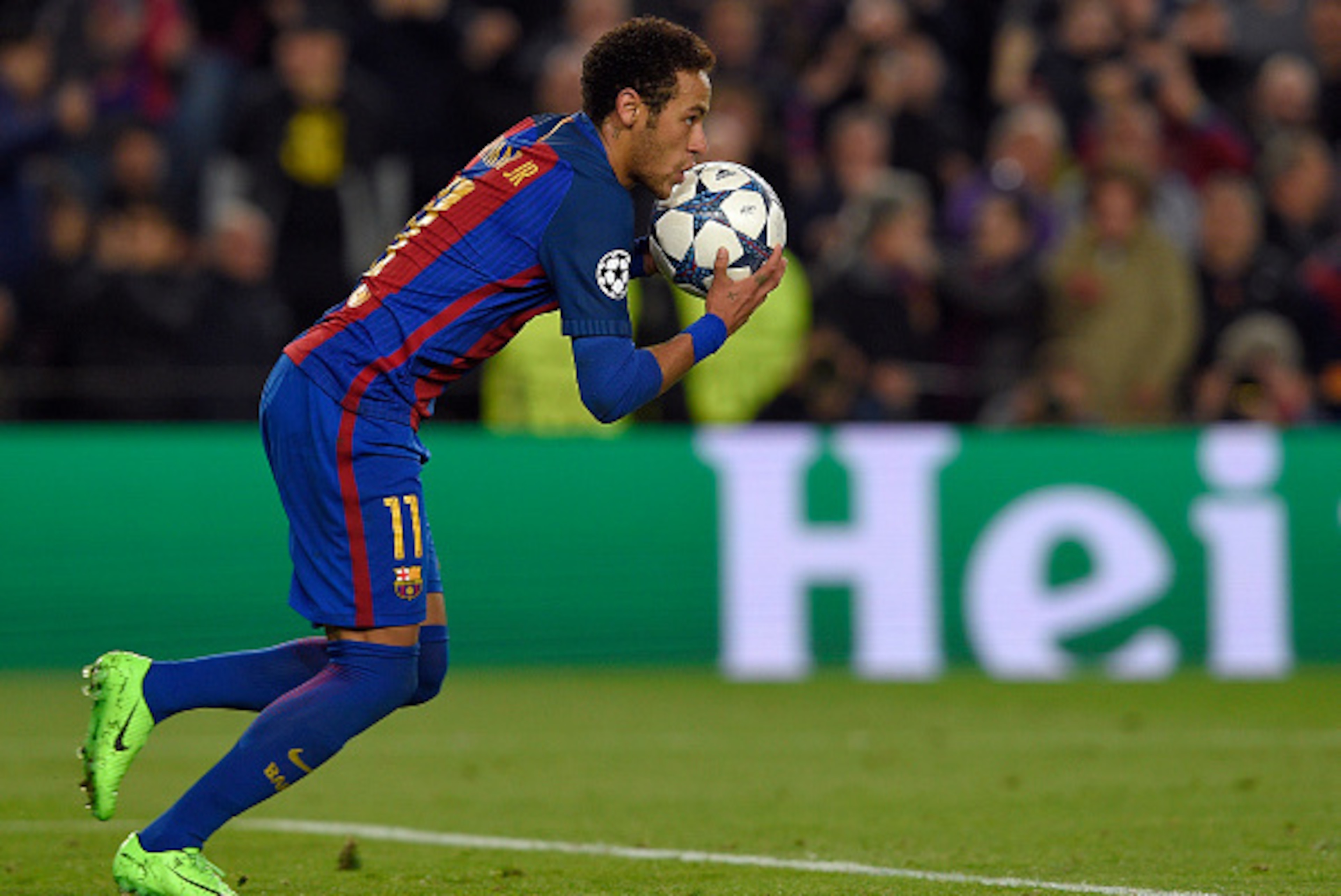 Barcelona's Brazilian forward Neymar runs with the ball after scoring a goal during the UEFA Champions League round of 16 second leg football match FC Barcelona vs Paris Saint-Germain FC at the Camp Nou stadium in Barcelona on March 8, 2017. / AFP PHOTO / Barcelona's Brazilian forward Neymar runs with the ball after scoring a goal during the UEFA Champions League round of 16 second leg football match FC Barcelona vs Paris Saint-Germain FC at the Camp Nou stadium in Barcelona on March 8, 2017. / AFP PHOTO /