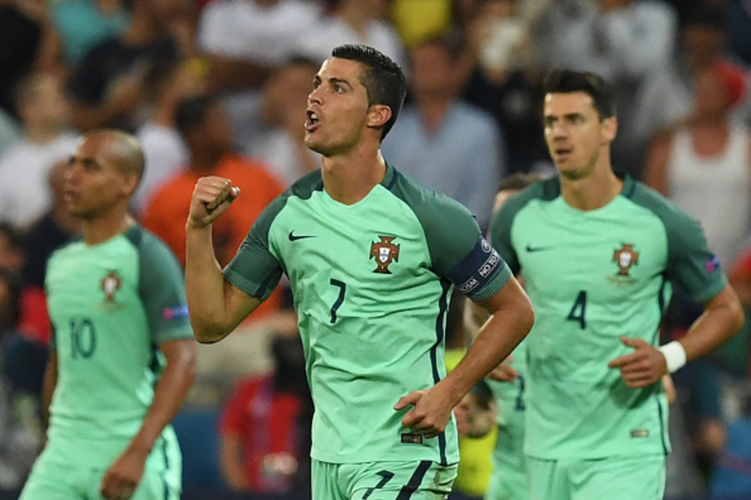 Portugal's forward Cristiano Ronaldo (C) celebrates after scoring a goal during the Euro 2016 semi-final football match between Portugal and Wales at the Parc Olympique Lyonnais stadium in Décines-Charpieu, near Lyon, on July 6, 2016.
 / AFP / Francisco L