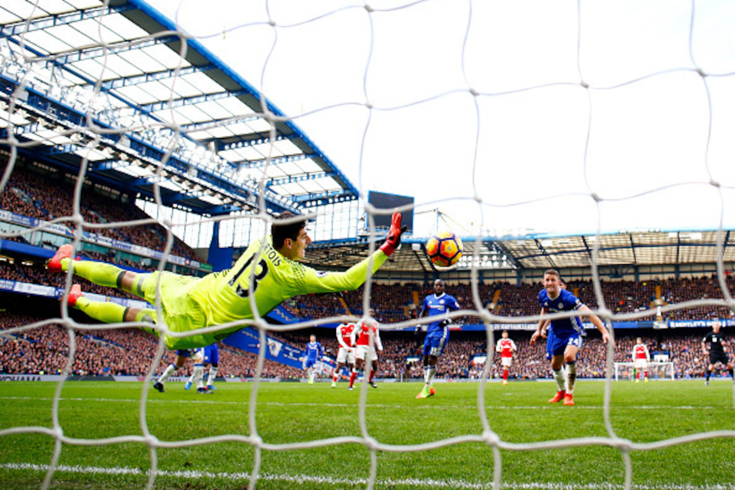 LONDON, ENGLAND - FEBRUARY 04:  Thibaut Courtois of Chelsea makes a save during the Premier League match between Chelsea and Arsenal at Stamford Bridge on February 4, 2017 in London, England.  (Photo by Clive Rose/Getty Images)